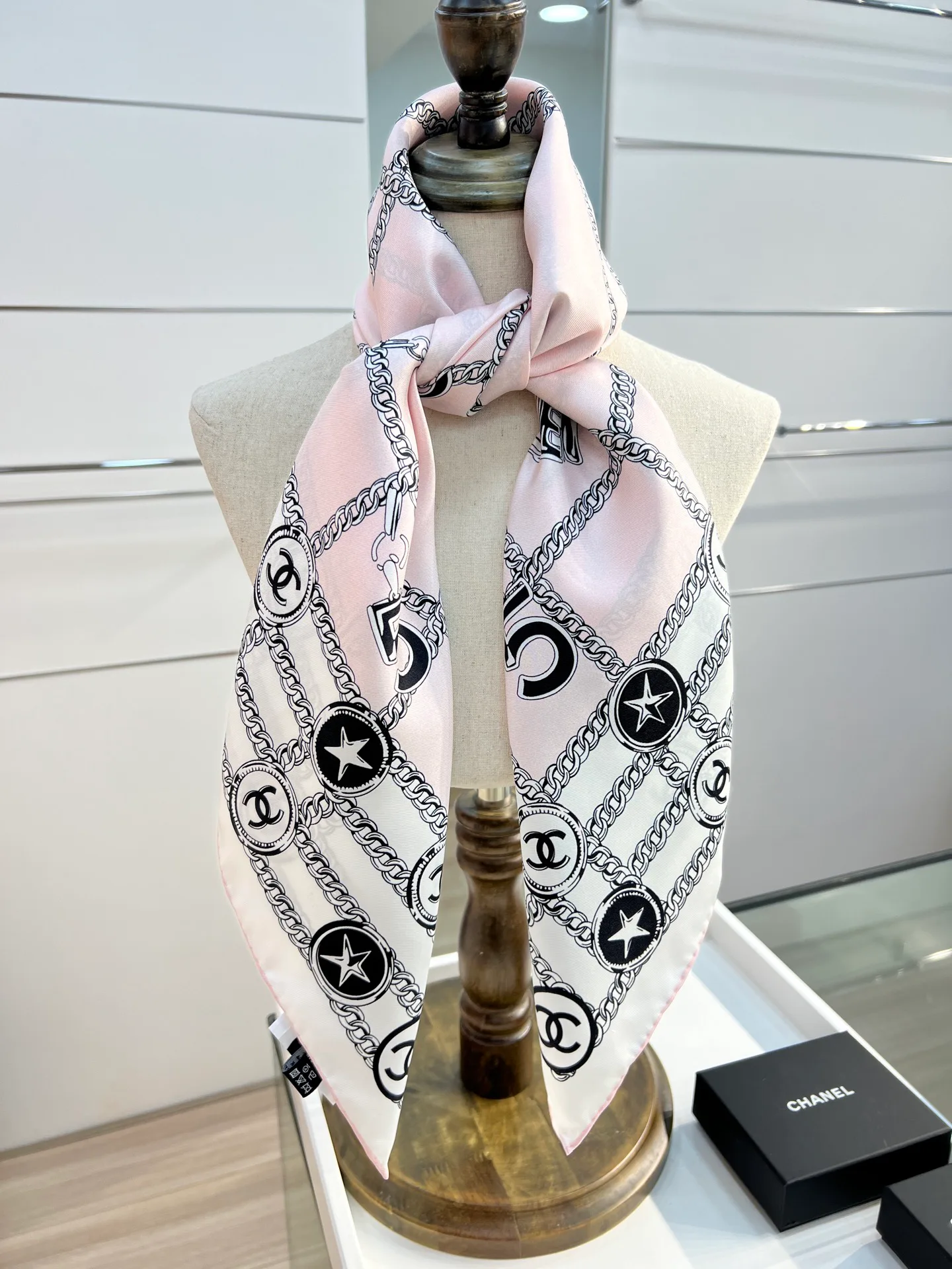 Шарфы Chanel 136908