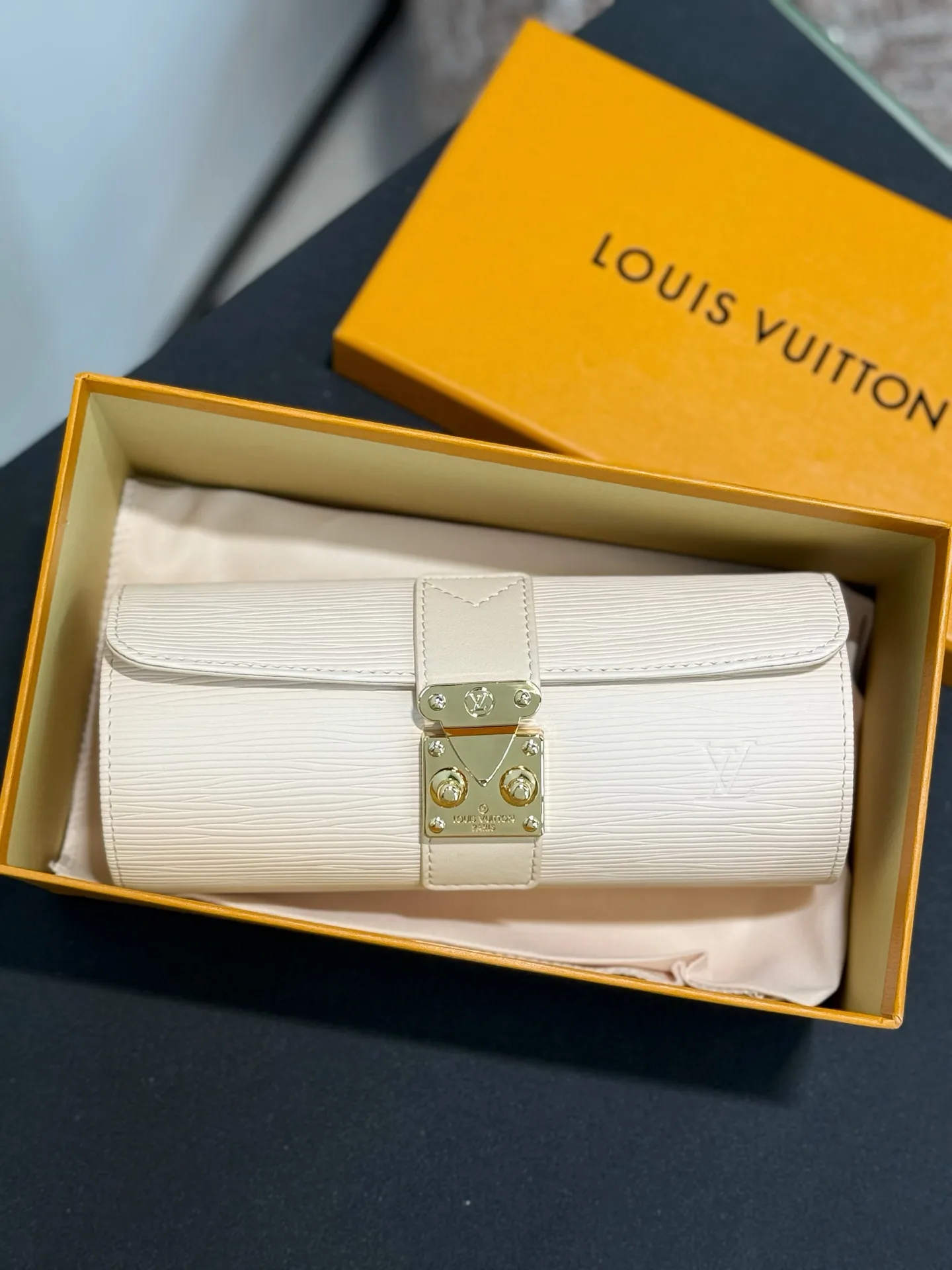 Текстиль Louis Vuitton 1383243
