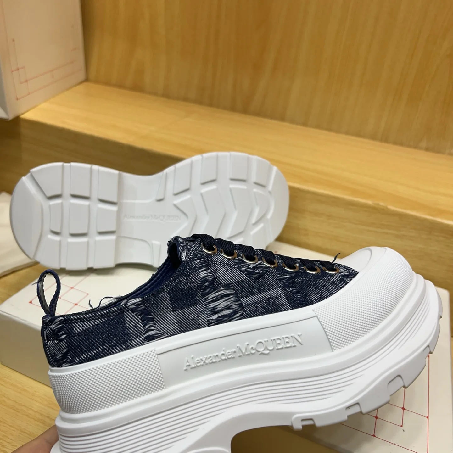 Кроссовки Женские Alexander Mcqueen 17545304