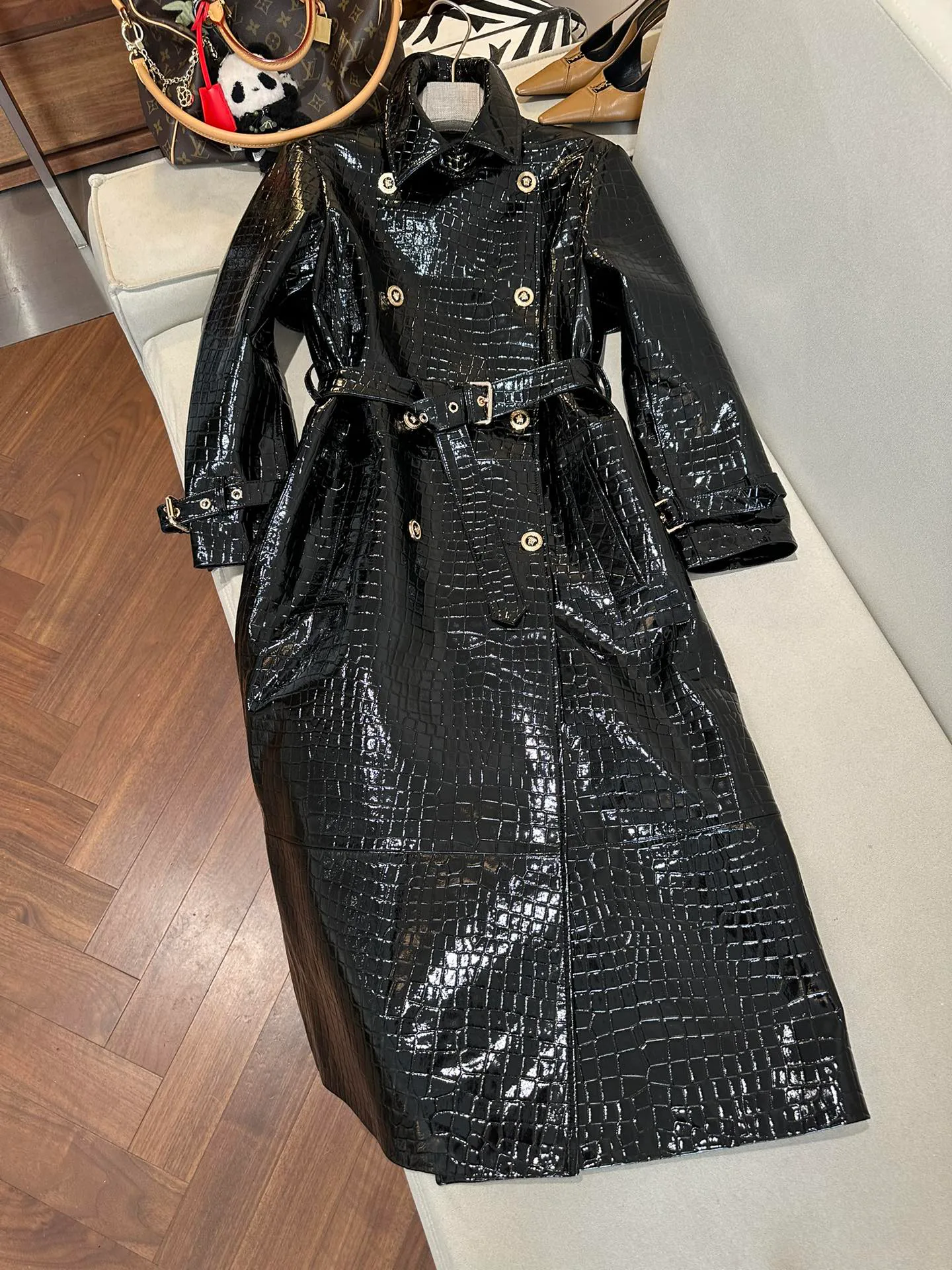 Кожаные Куртки И Дублёнки Женские Versace 11679696