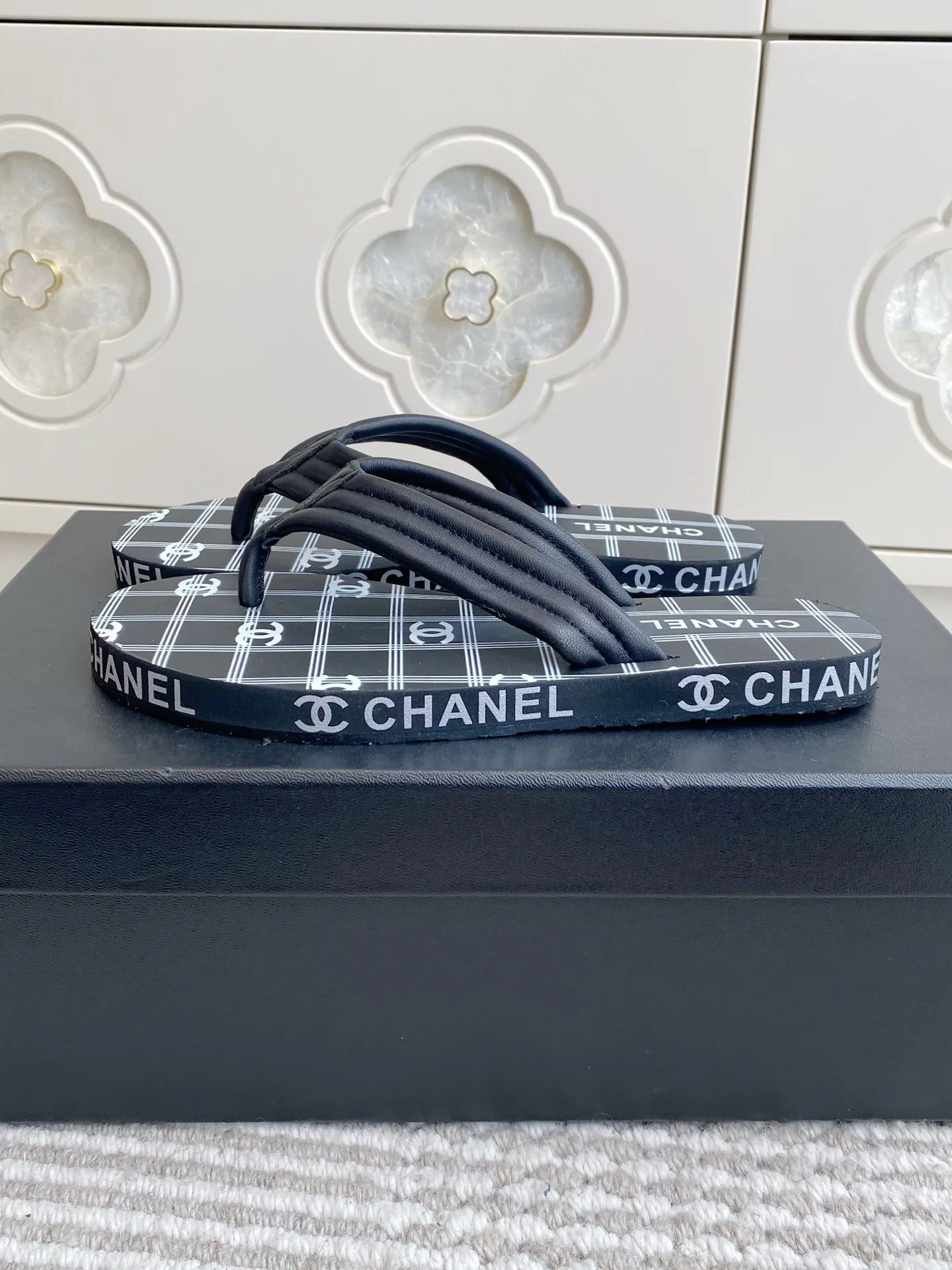 Шлепанцы Женские Chanel 11909743
