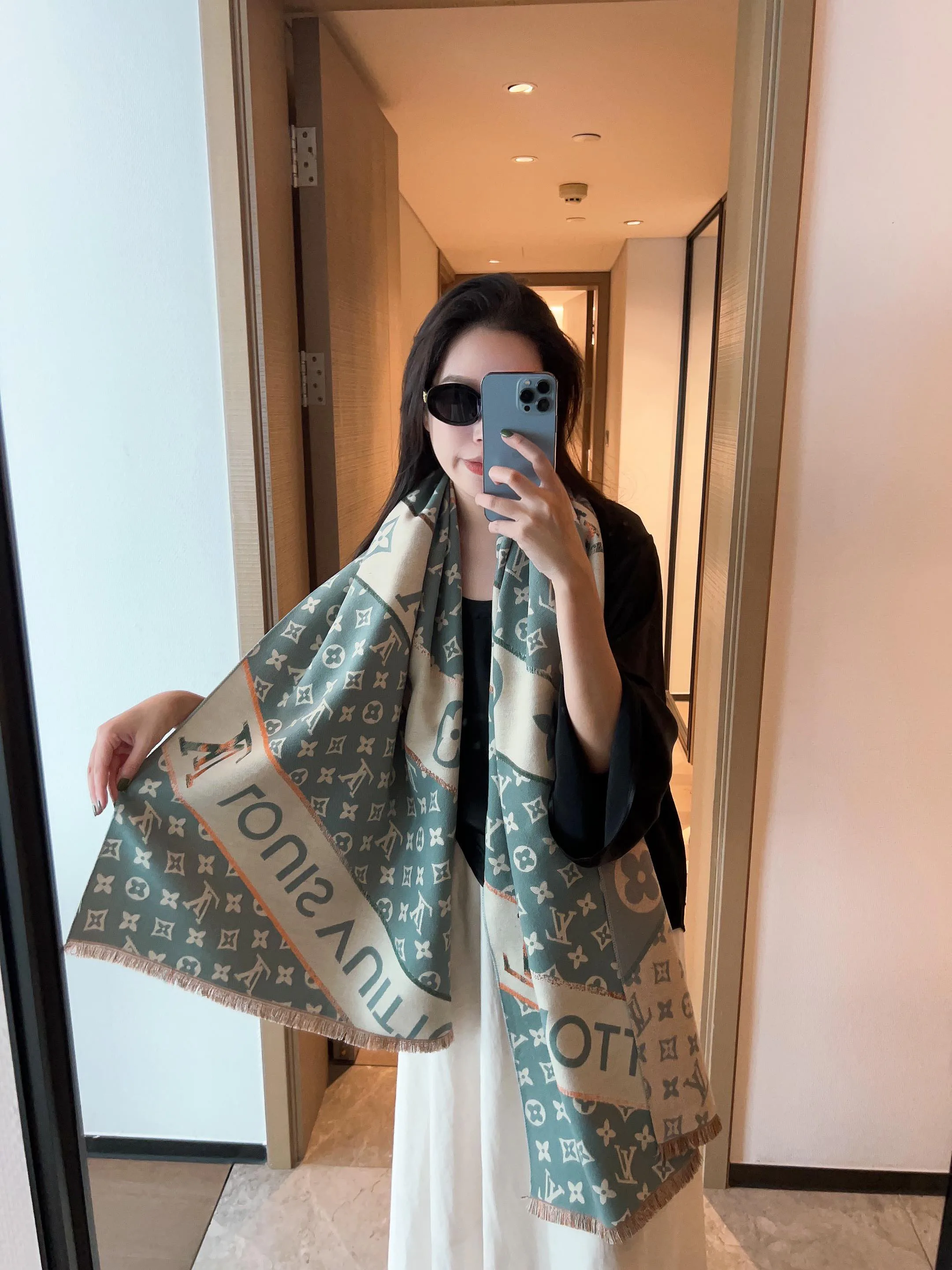 Шарфы Louis Vuitton 1973609