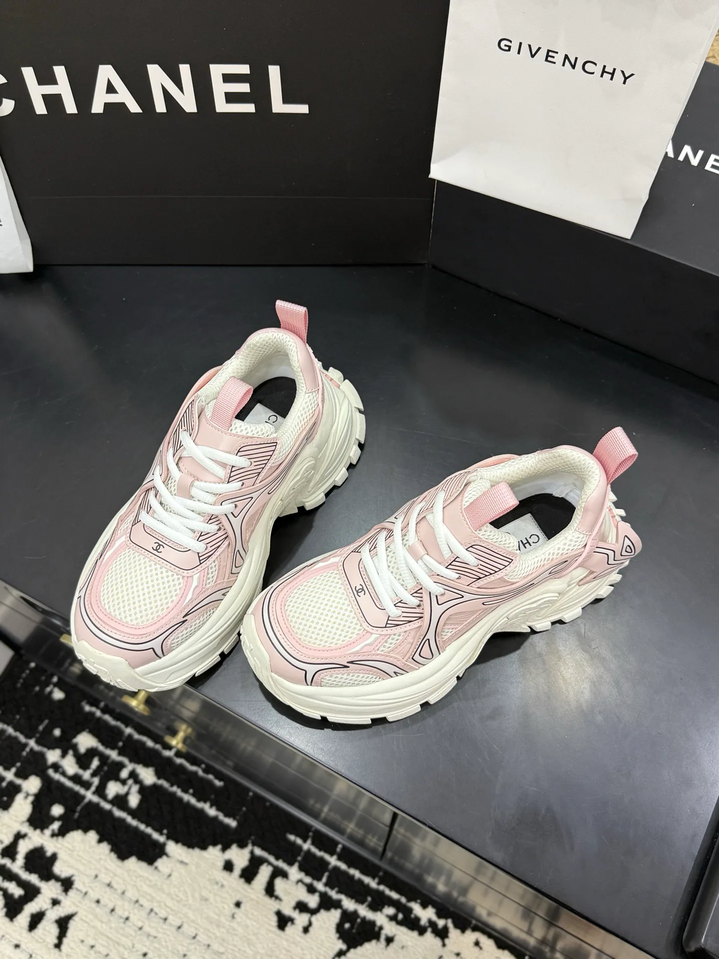 Кроссовки Женские Chanel 10653190