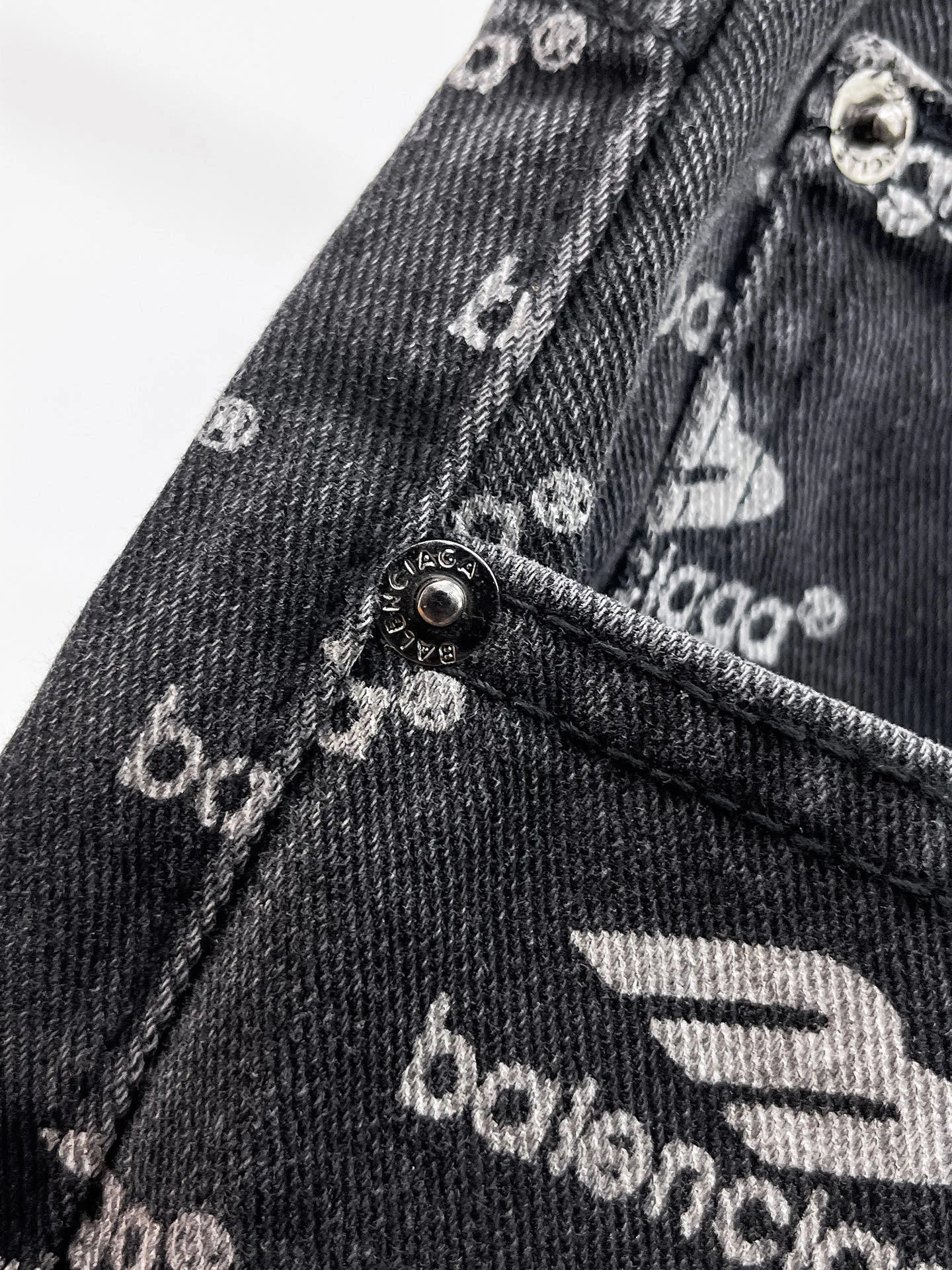 Джинсы Мужские Balenciaga 12816470