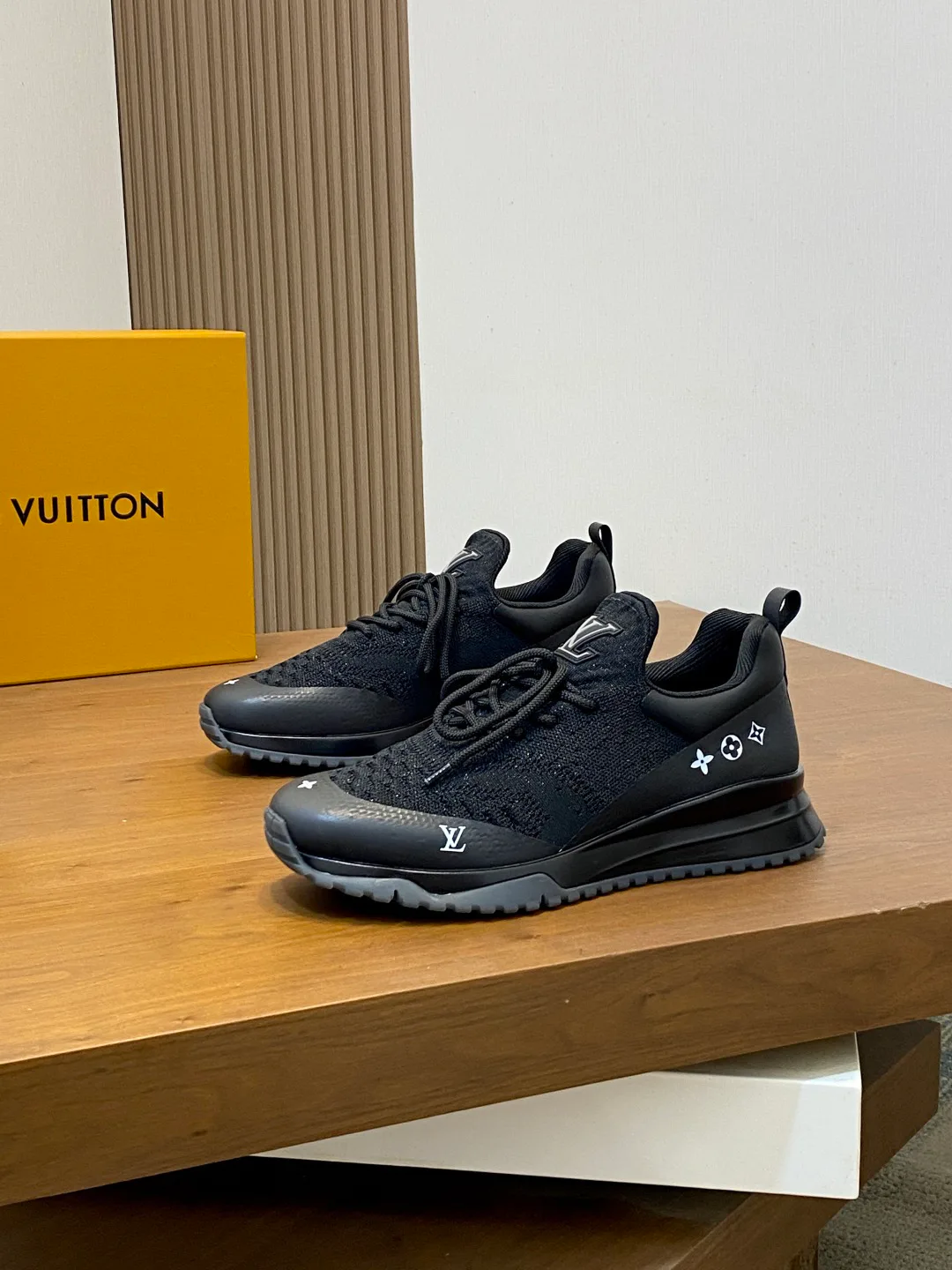 Кроссовки Мужские Louis Vuitton 18337596