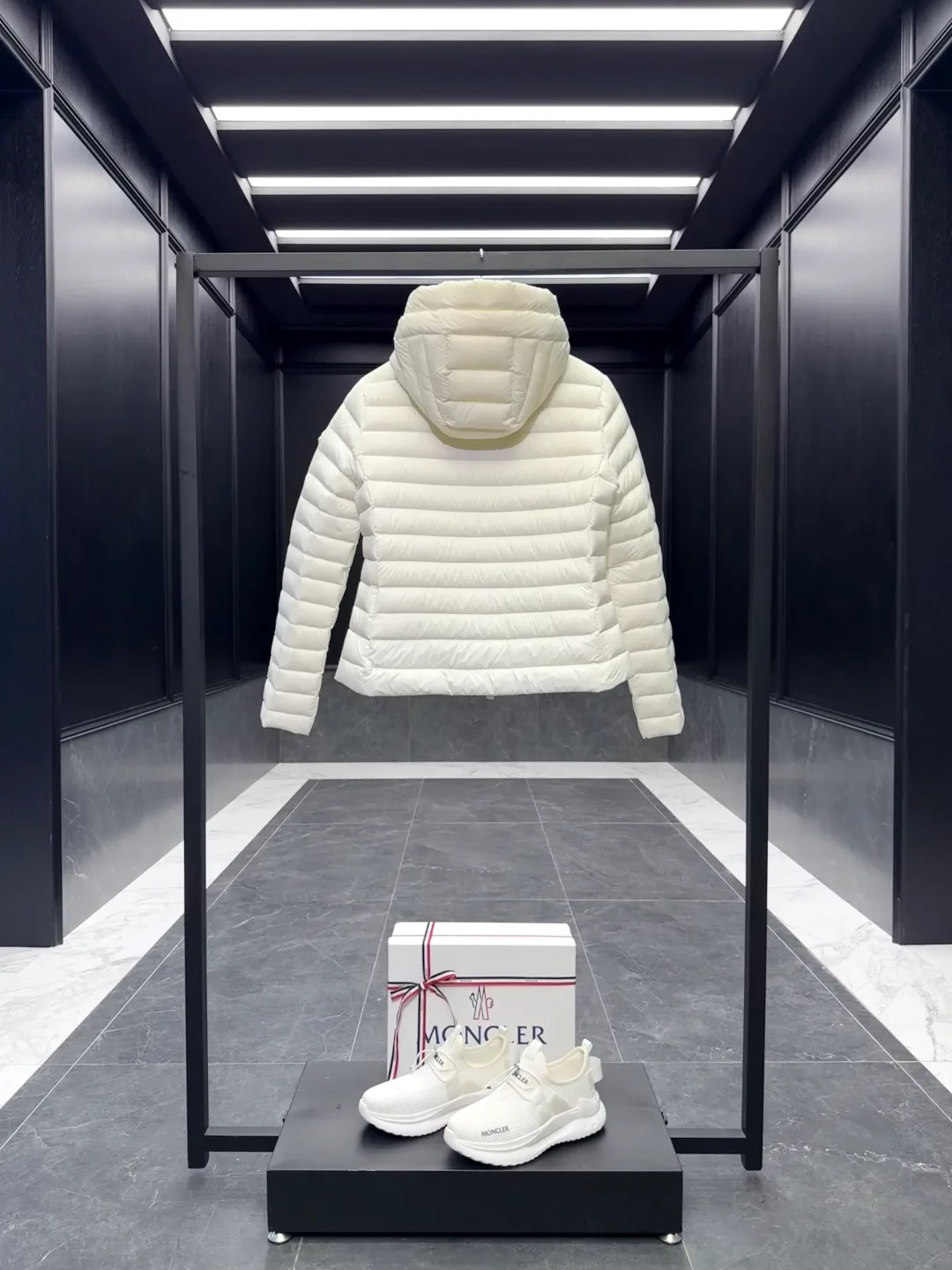 Куртки И Пуховики Женские Moncler 18129793