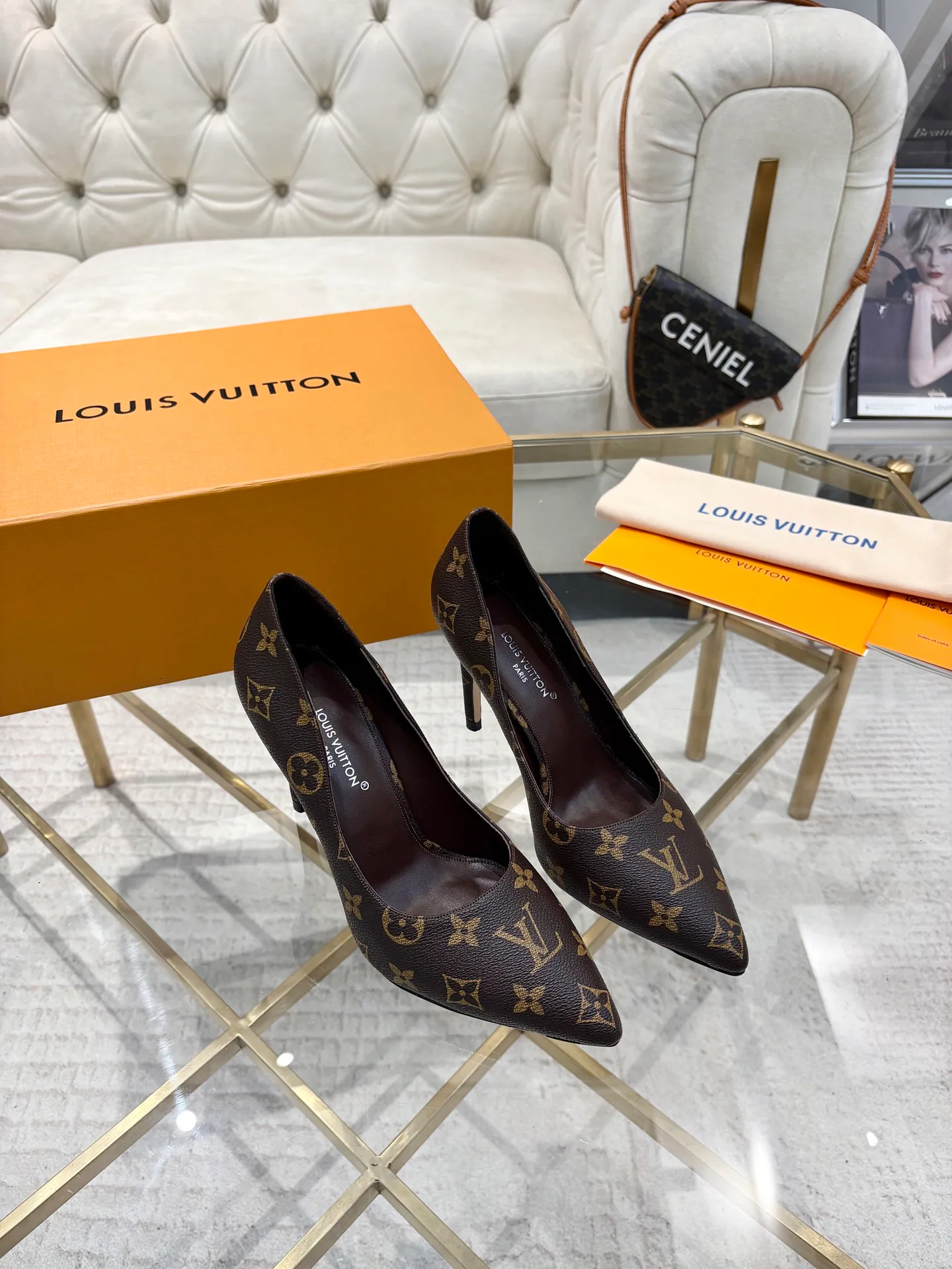 Туфли Женские Louis Vuitton 18740830