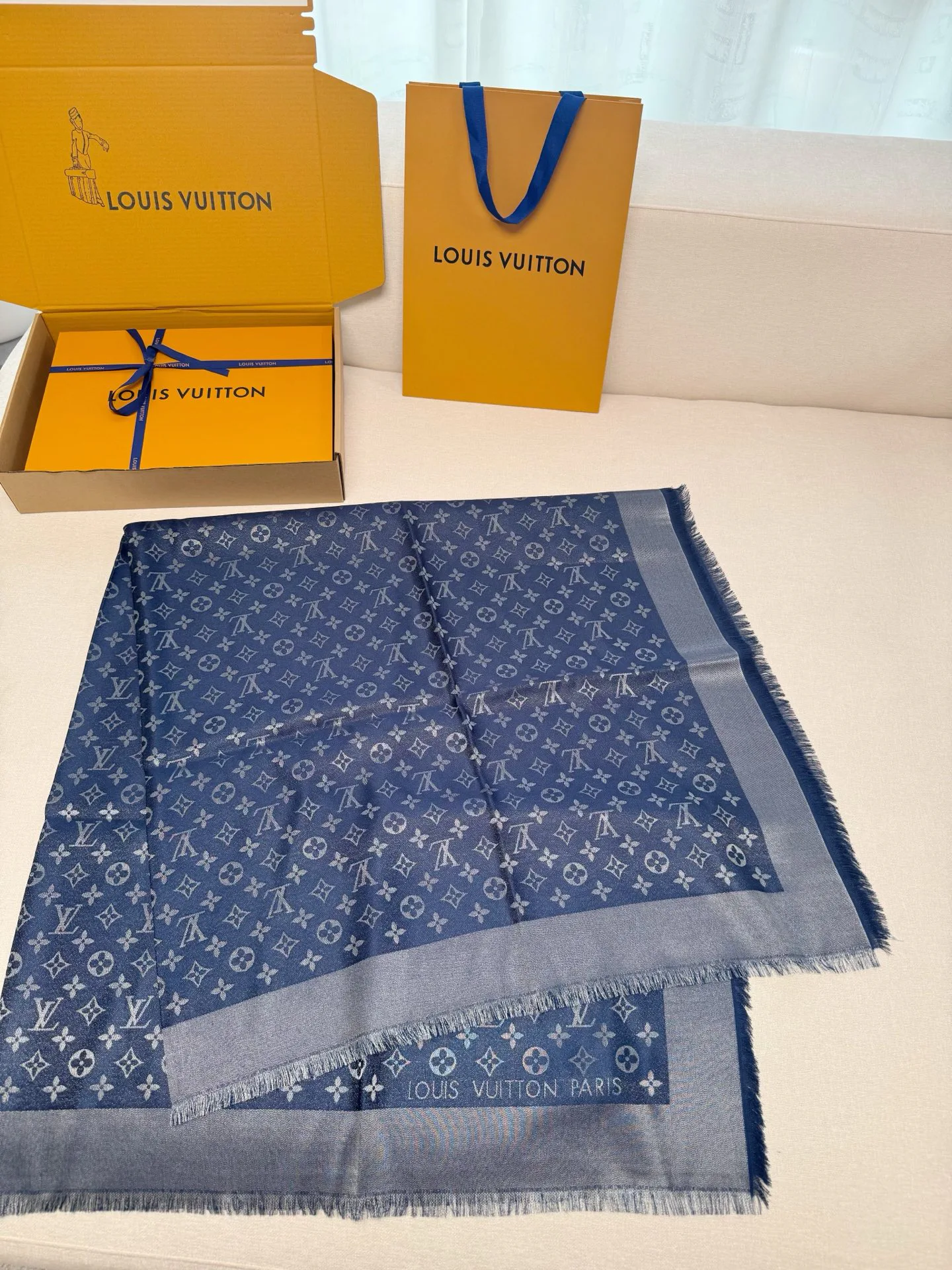 Шарфы Louis Vuitton 437764