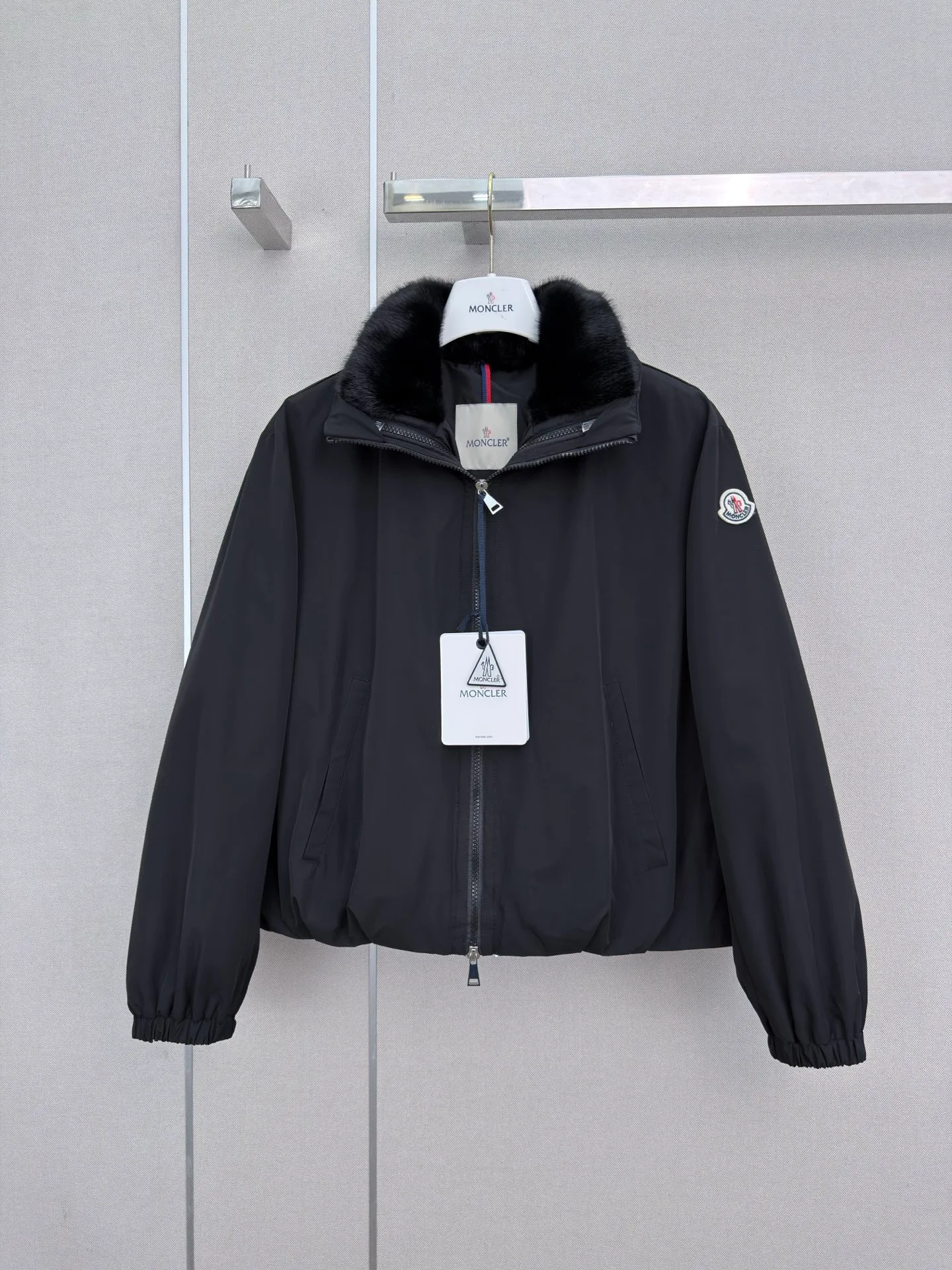 Куртки И Пуховики Женские Moncler 17919448