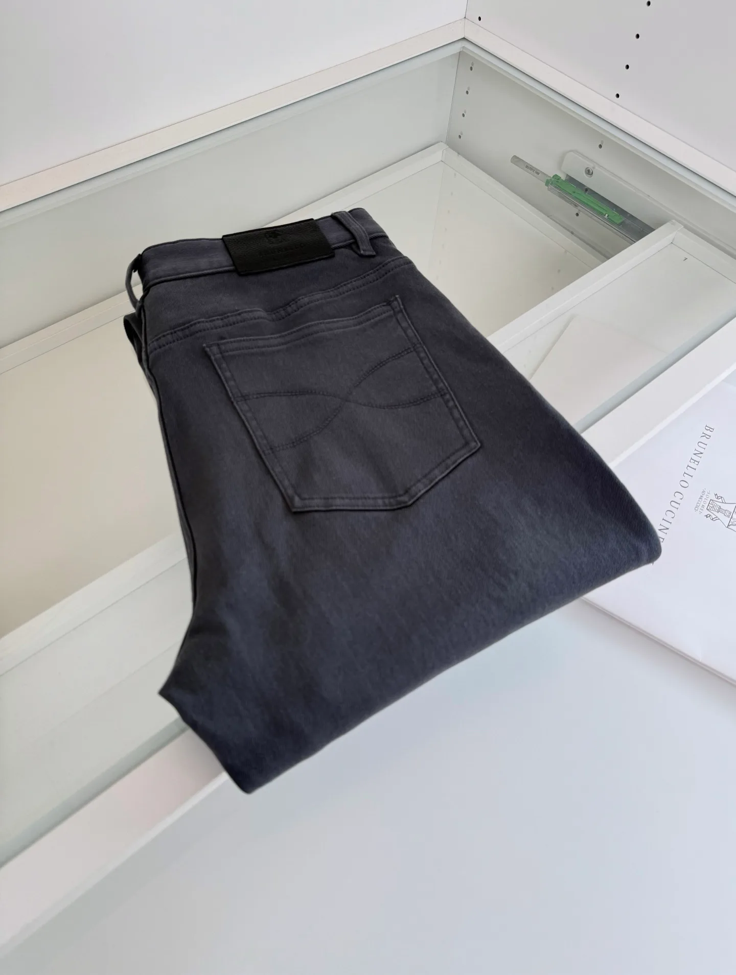 Джинсы Мужские Brunello Cucinelli 18244480