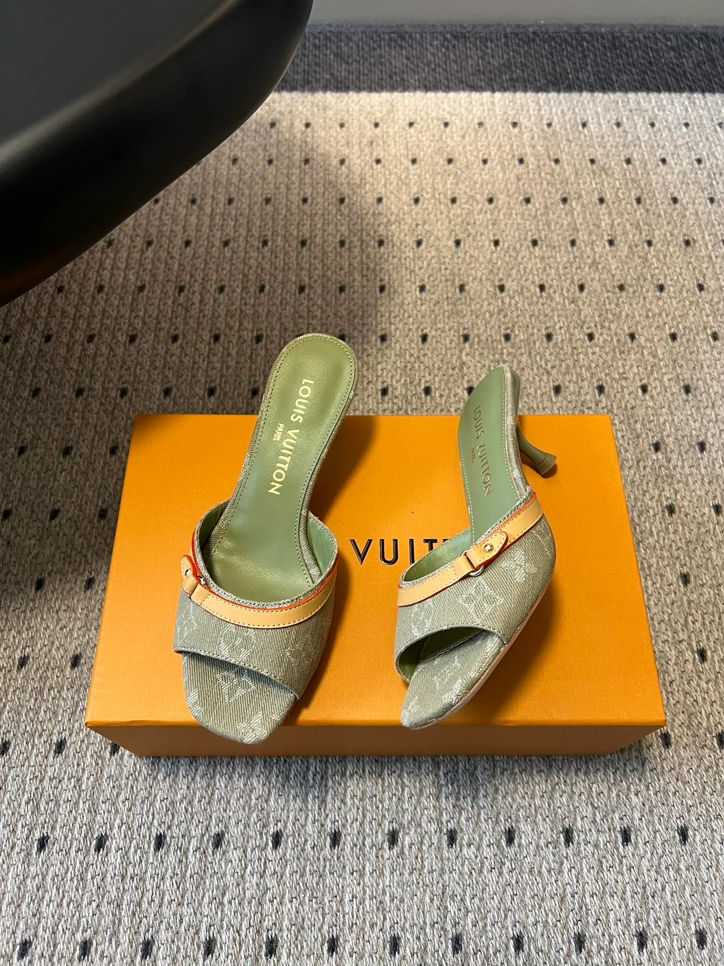 Босоножки Женские Louis Vuitton 11755087