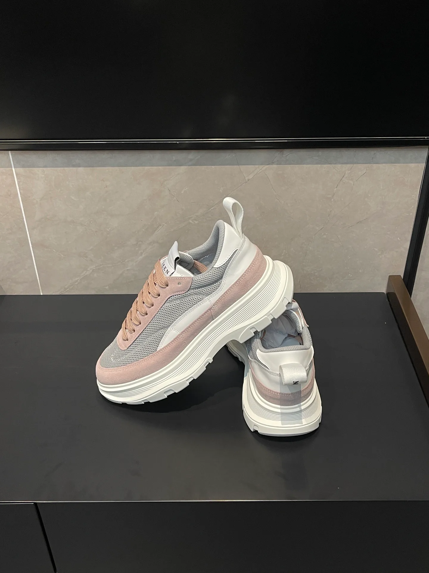 Кроссовки Женские Alexander Mcqueen 18363953