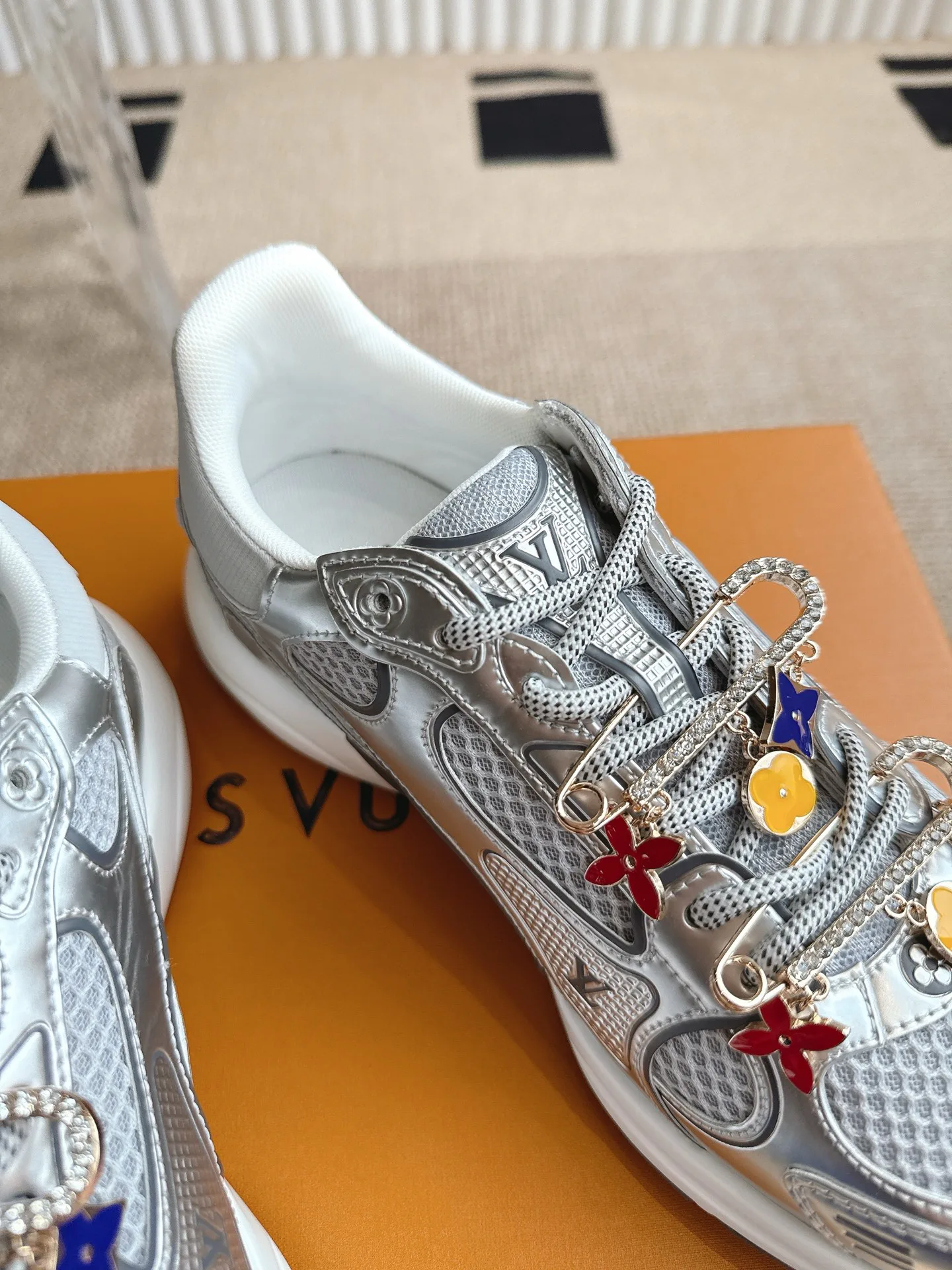 Кроссовки Женские Louis Vuitton 13351300