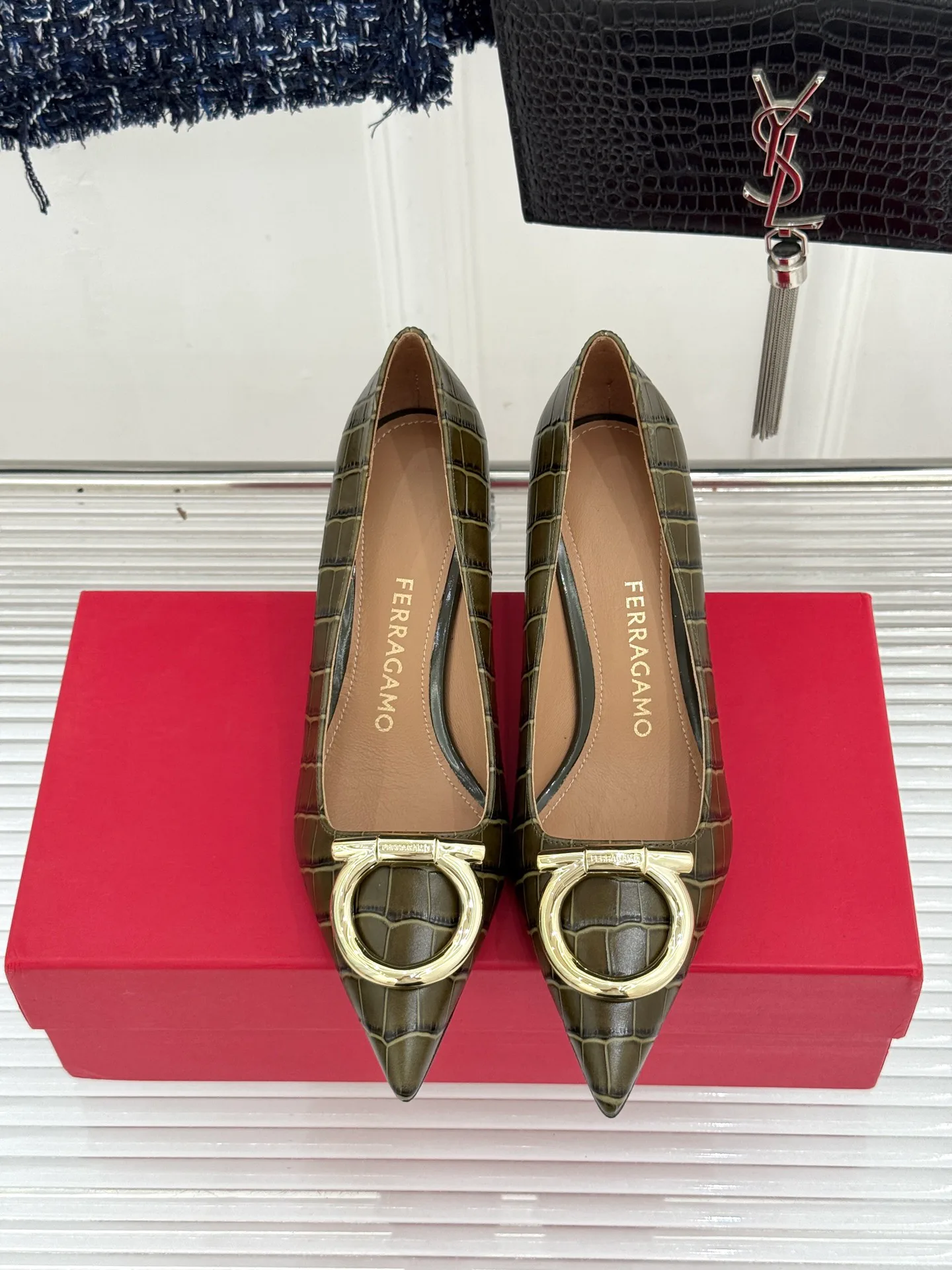 Туфли Женские Salvatore Ferragamo 18104108