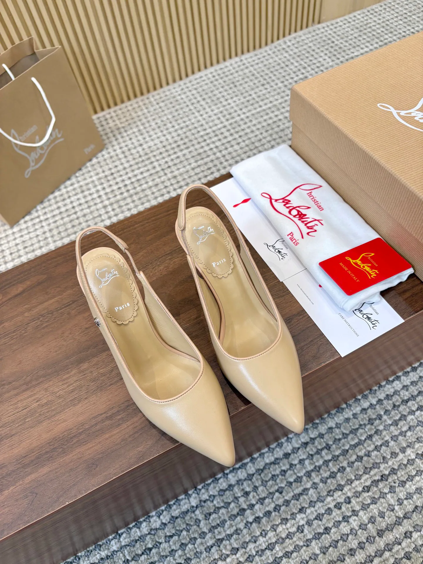 Туфли Женские Christian Louboutin 17956959