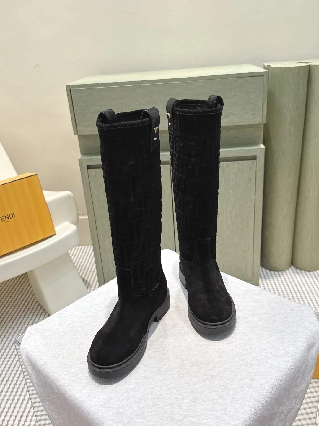Сапоги Женские Fendi 18153046