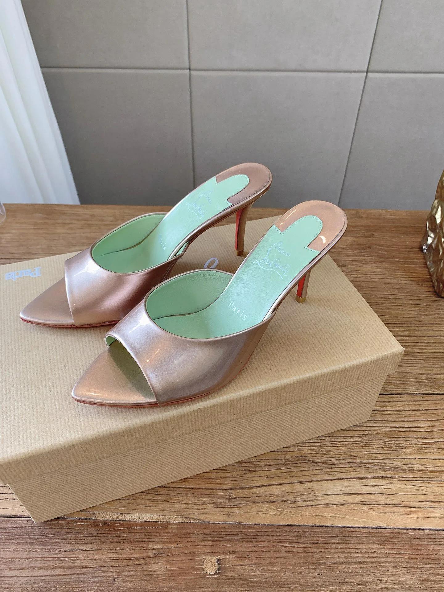 Туфли Женские Christian Louboutin 19673375