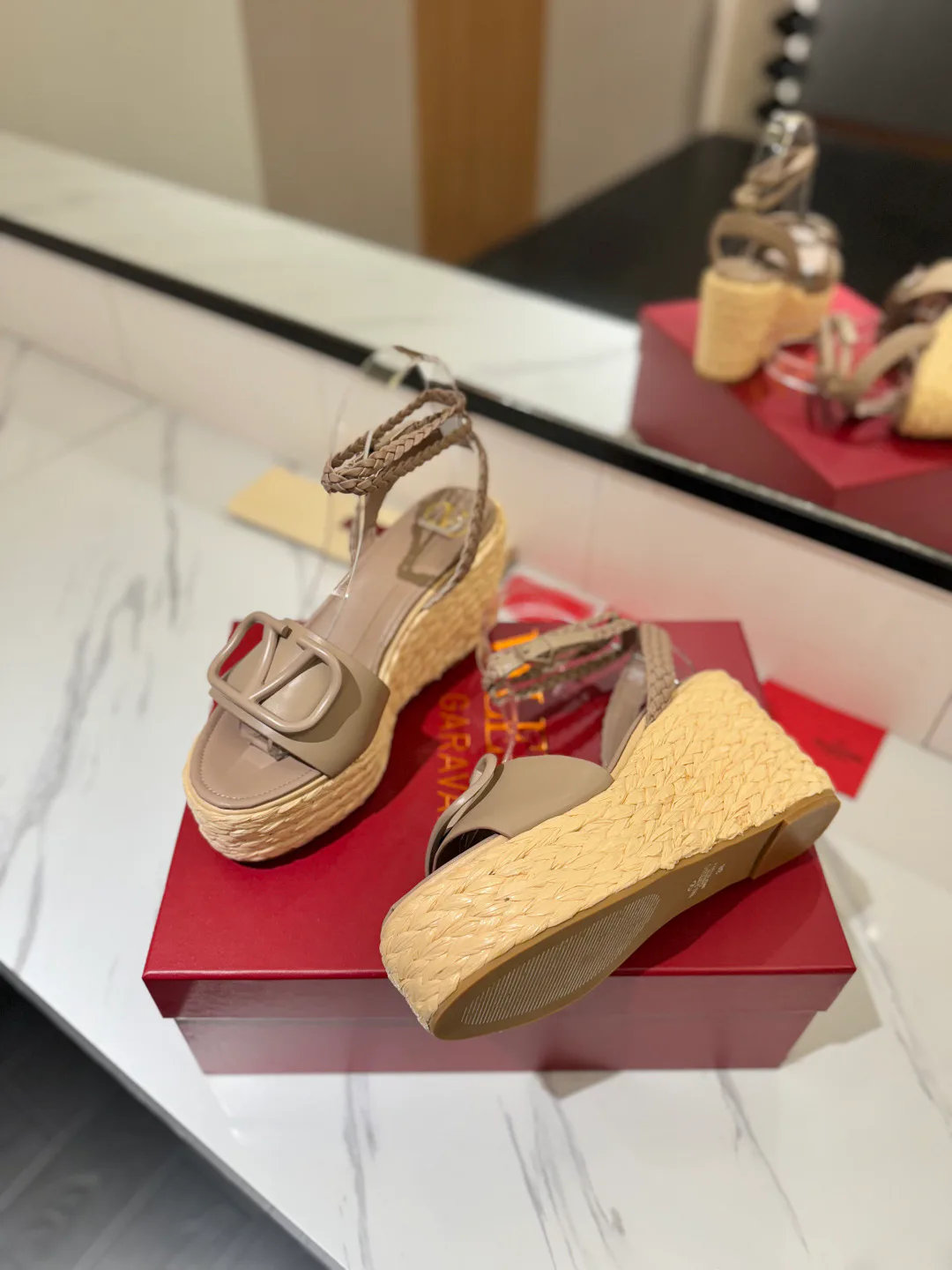 Босоножки Женские Valentino 17946614