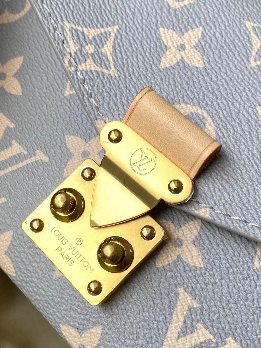 Классические Сумки Женские Louis Vuitton 18227605