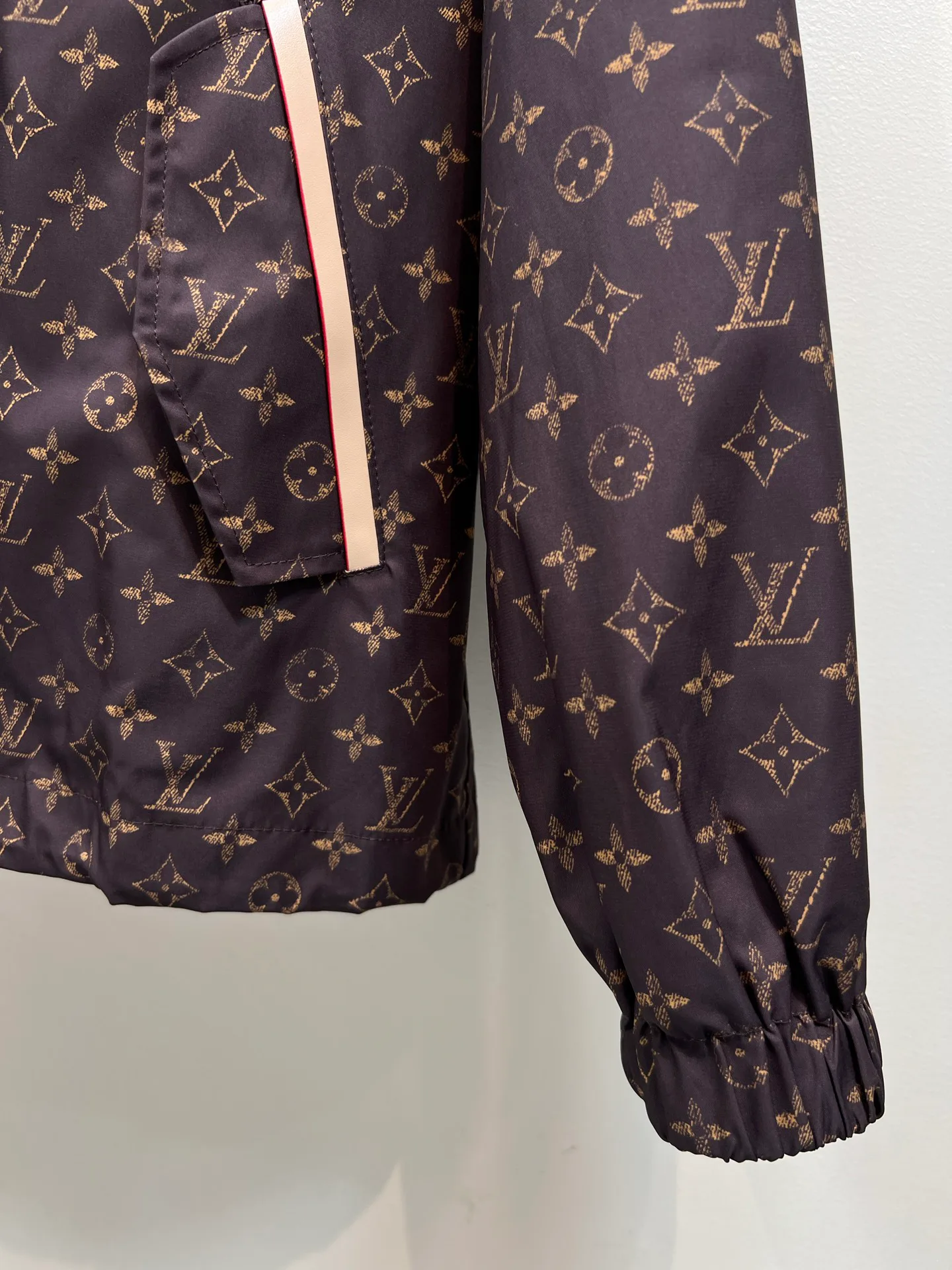 Куртки И Пуховики Женские Louis Vuitton 18408133
