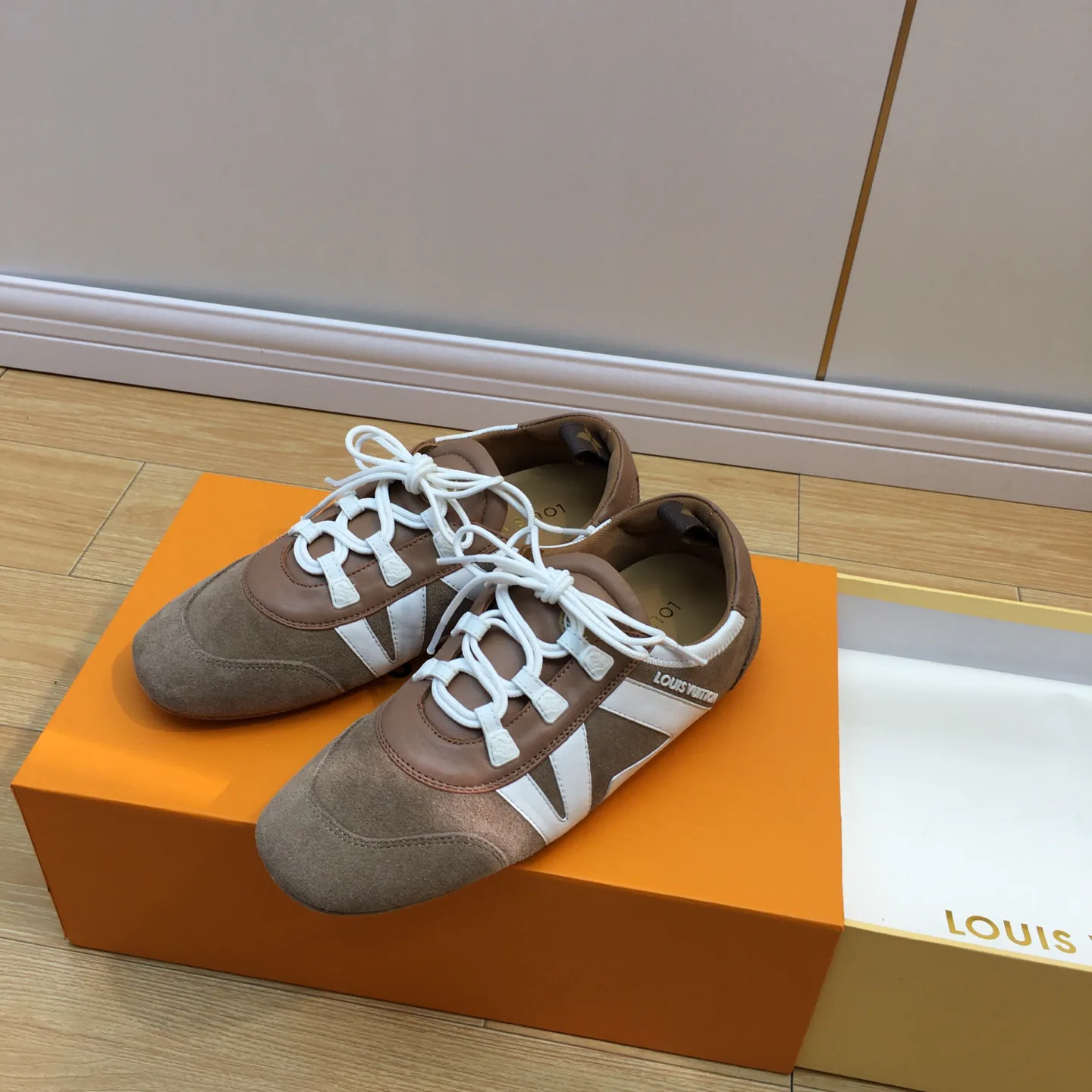 Кроссовки Женские Louis Vuitton 1590962