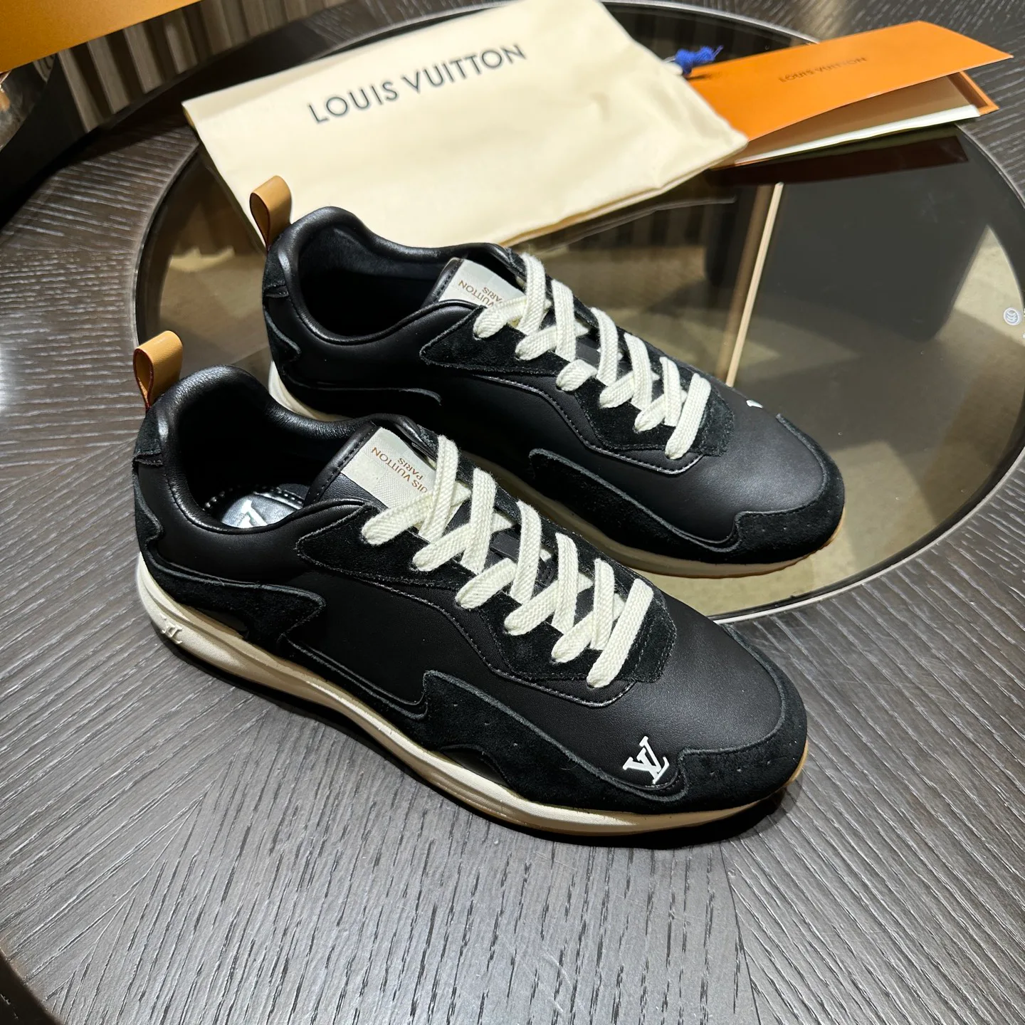 Кроссовки Мужские Louis Vuitton 18694043