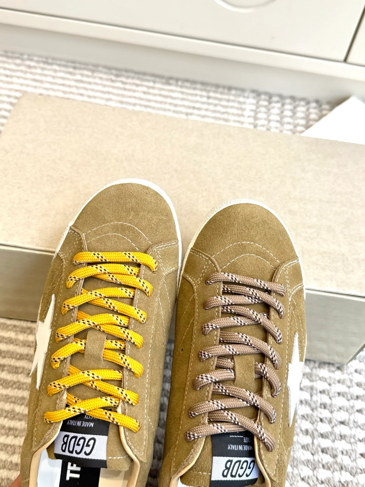 Кроссовки Женские Golden Goose 18360512