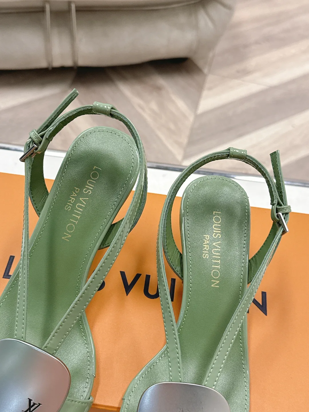 Босоножки Женские Louis Vuitton 17578114