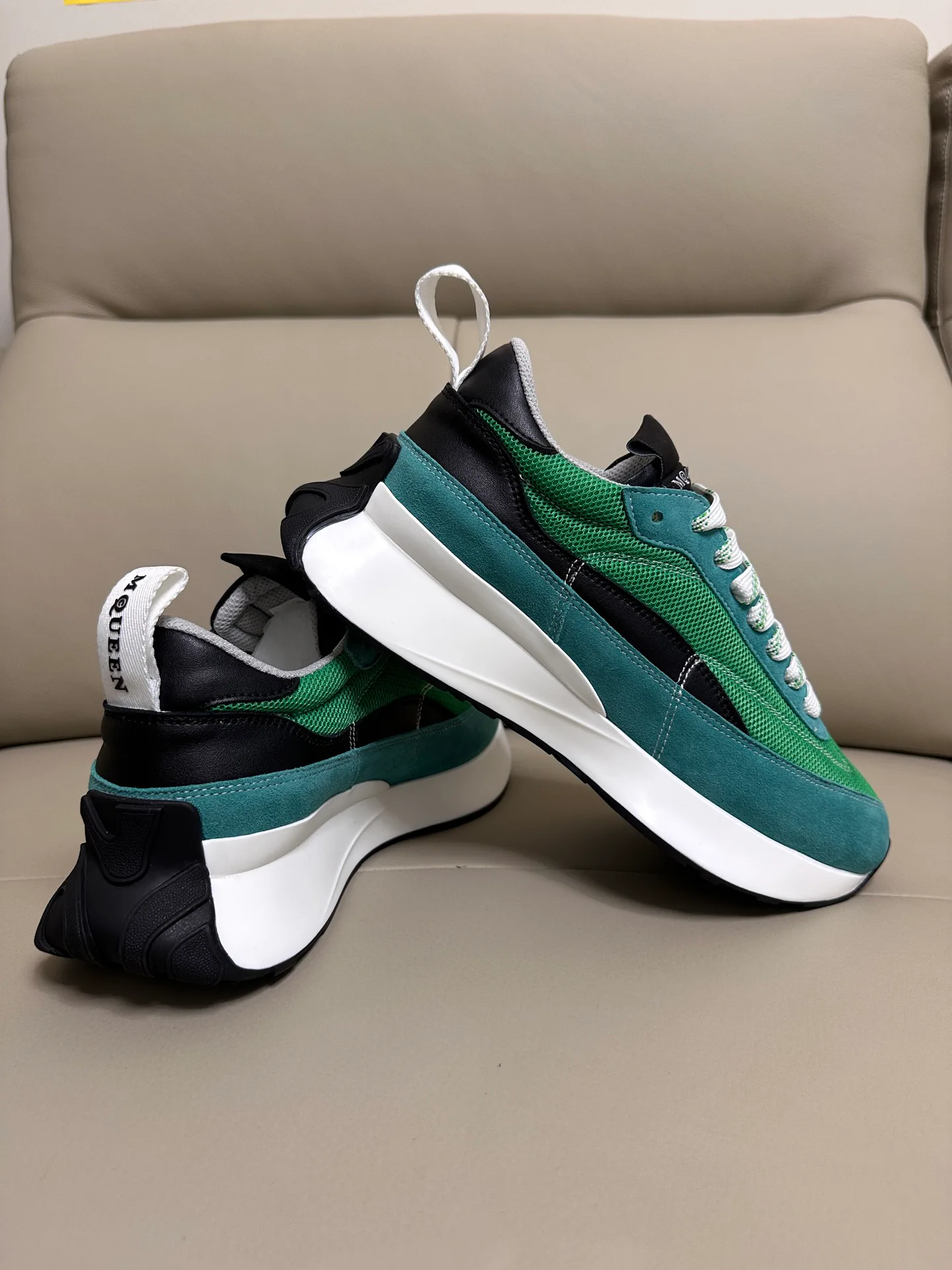 Кроссовки Женские Alexander Mcqueen 18616736