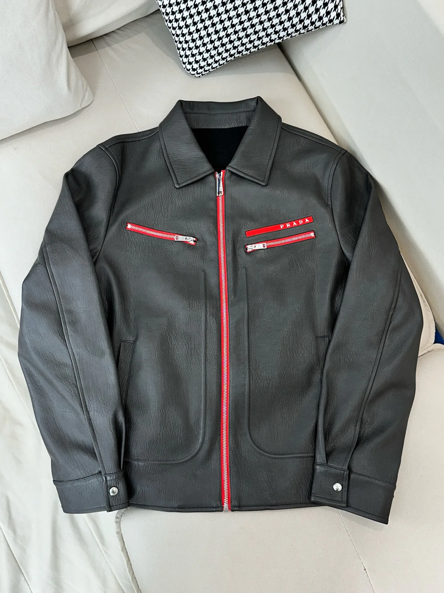 Кожаные Куртки И Дублёнки Мужские Prada 4314574