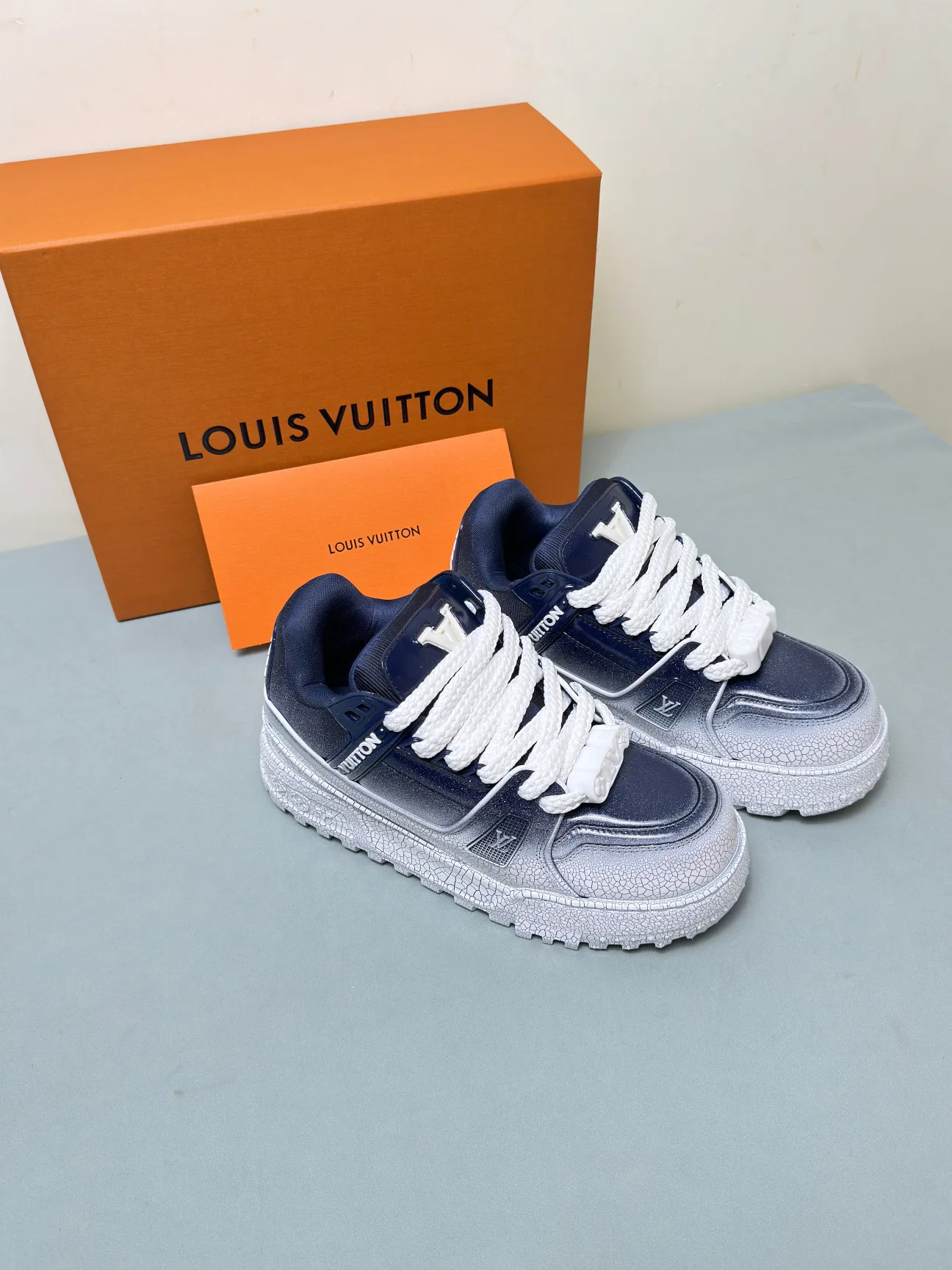 Кроссовки Женские Louis Vuitton 11073672