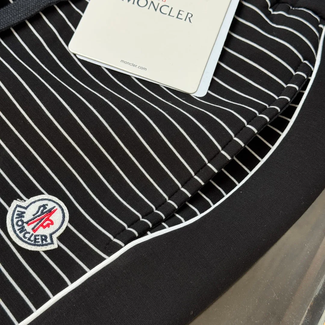 Шорты Женские Moncler 11668076