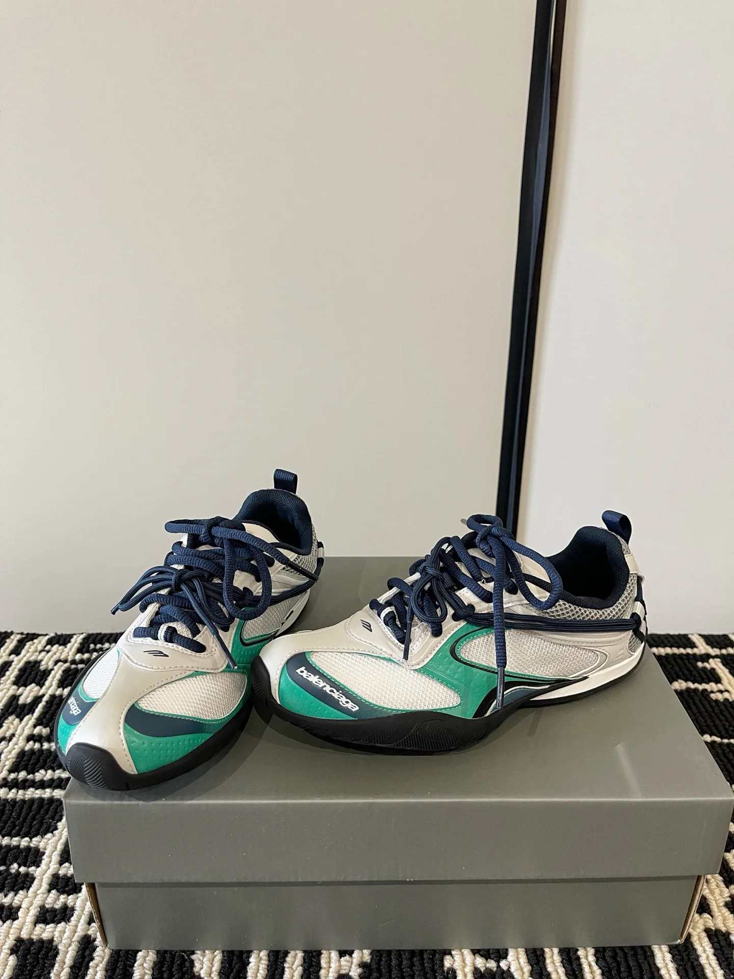 Кроссовки Женские Balenciaga 18386311