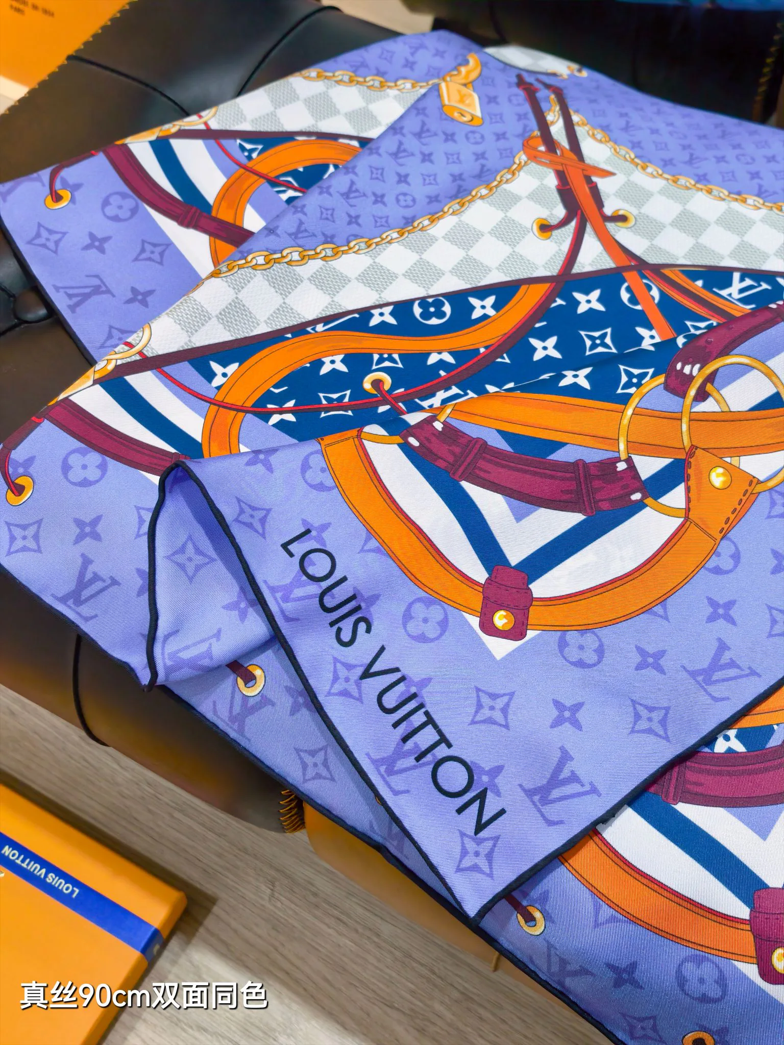 Текстиль Louis Vuitton 12918523