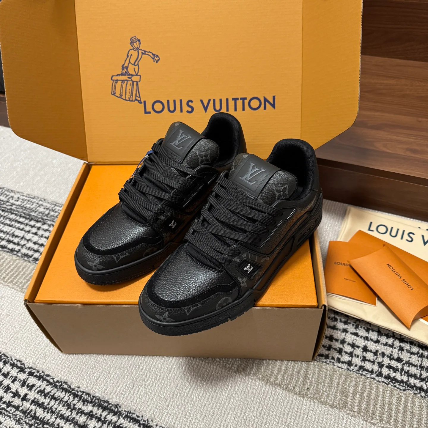 Кроссовки Женские Louis Vuitton 1546840
