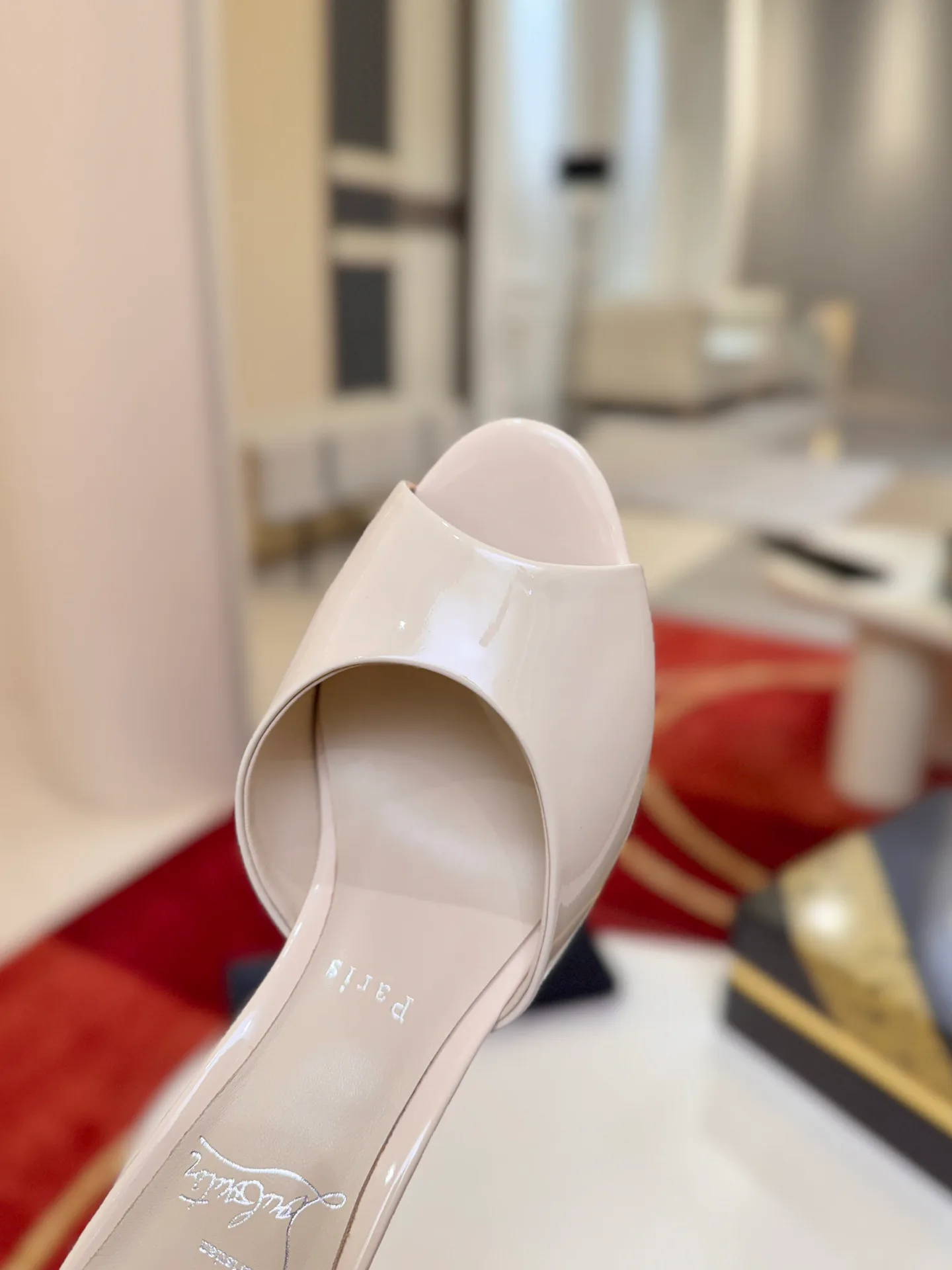 Босоножки Женские Christian Louboutin 18500931