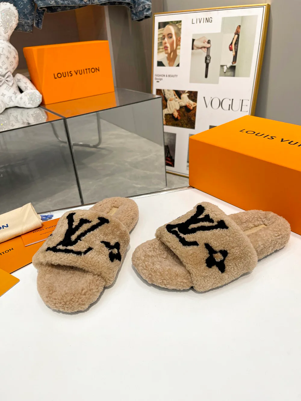 Тапочки Женские Louis Vuitton 18366829
