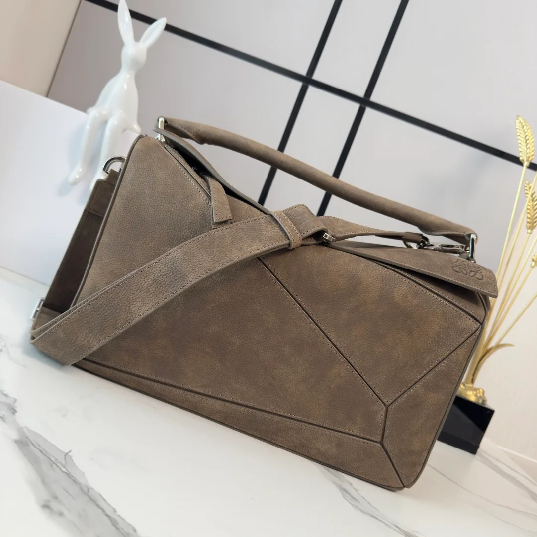 Классические Сумки Женские Loewe 18030347
