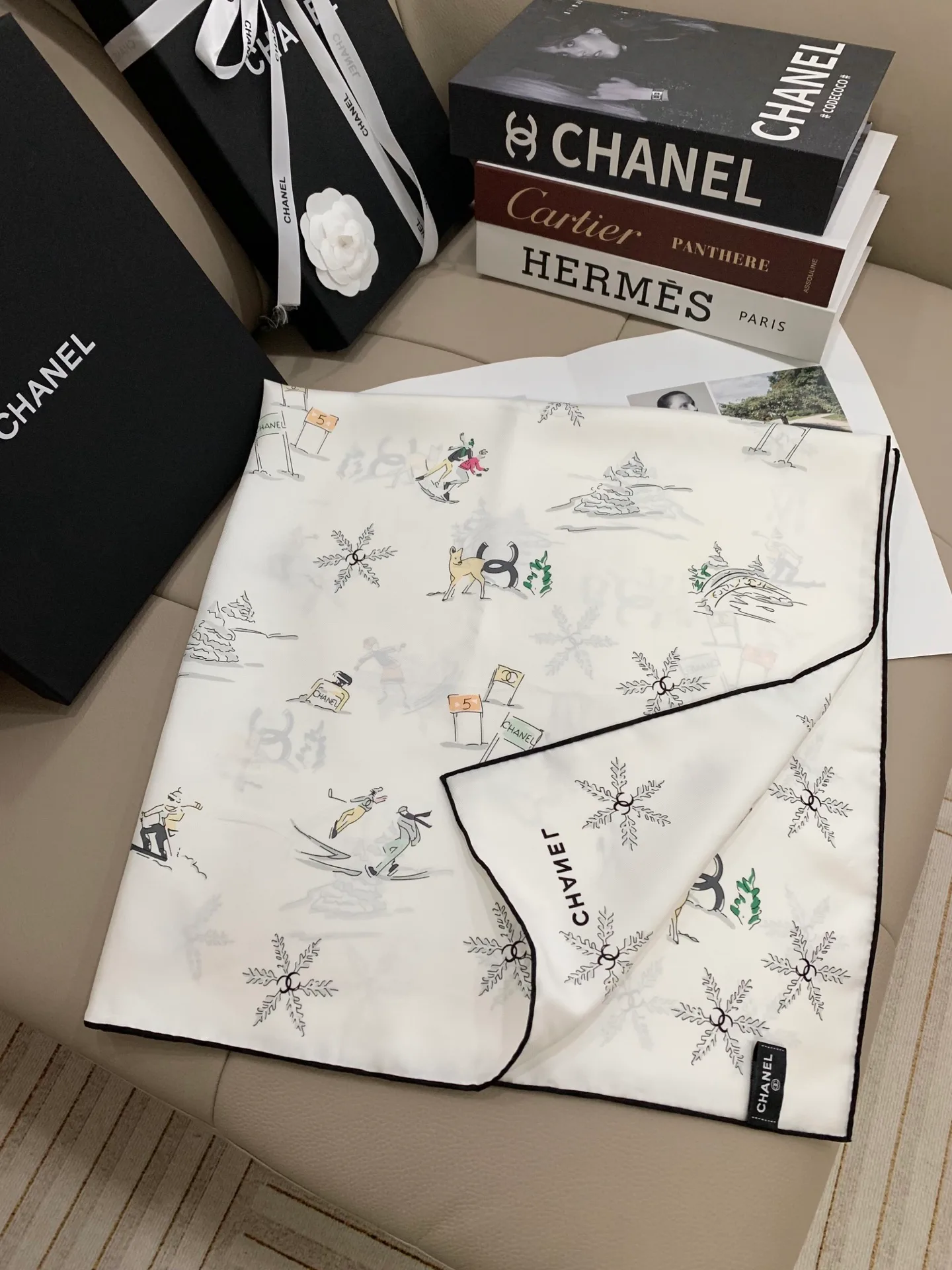 Платки Chanel 18574529