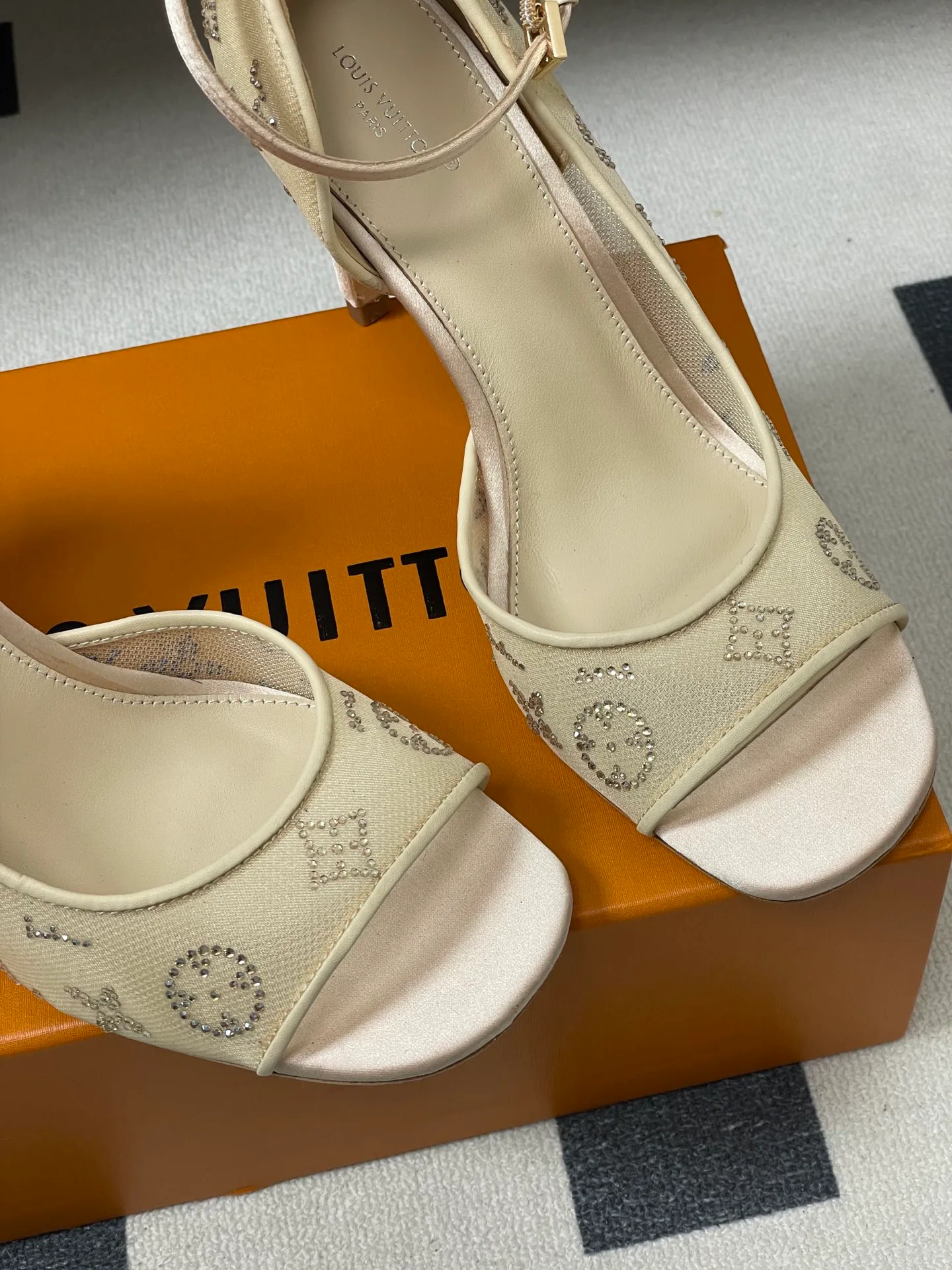 Босоножки Женские Louis Vuitton 11628682