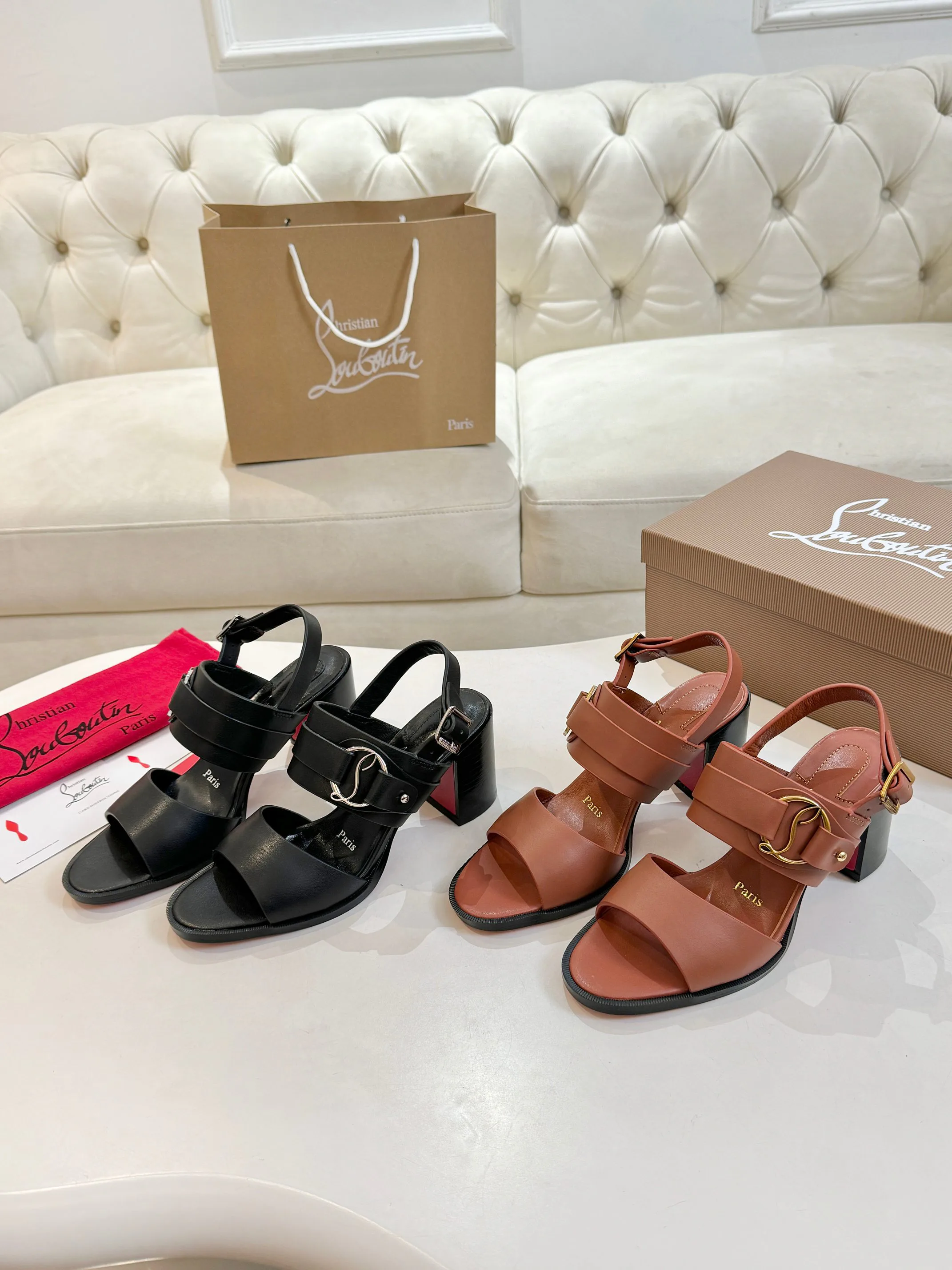 Босоножки Женские Christian Louboutin 17038135