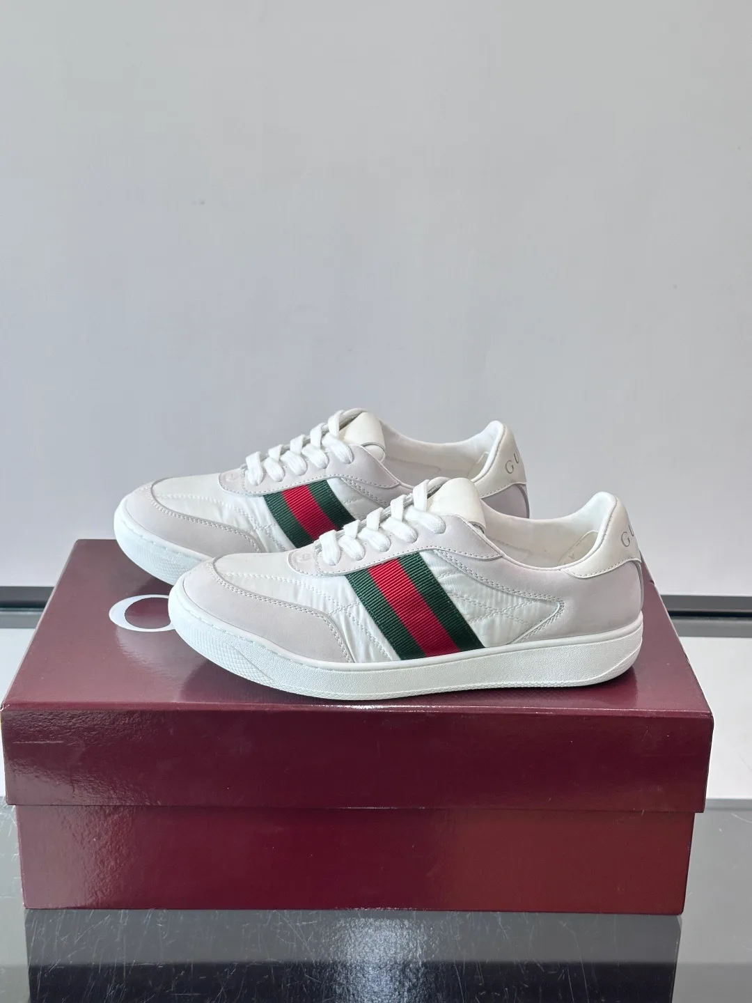 Кроссовки Женские Gucci 18118513
