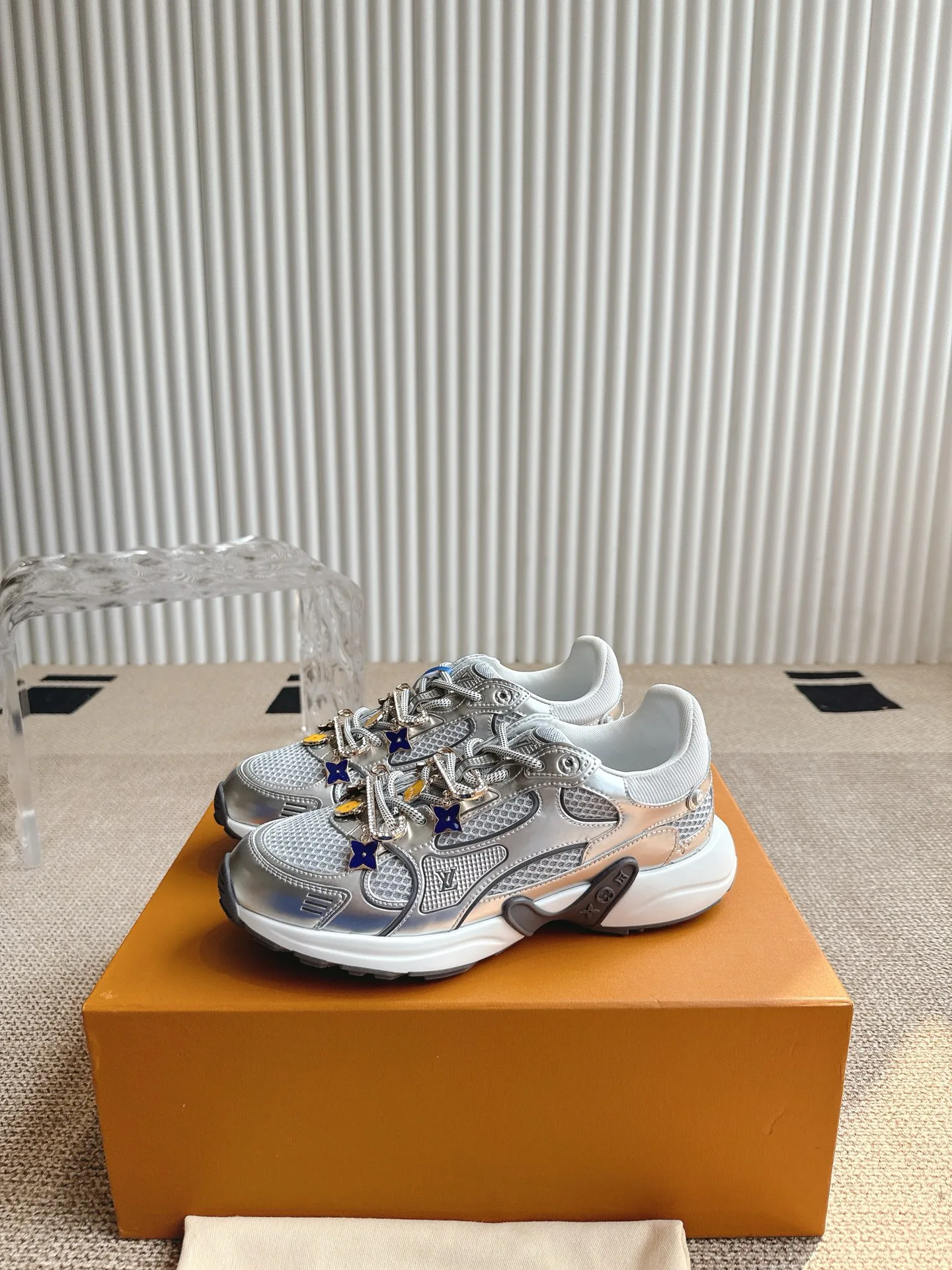 Кроссовки Женские Louis Vuitton 13351300