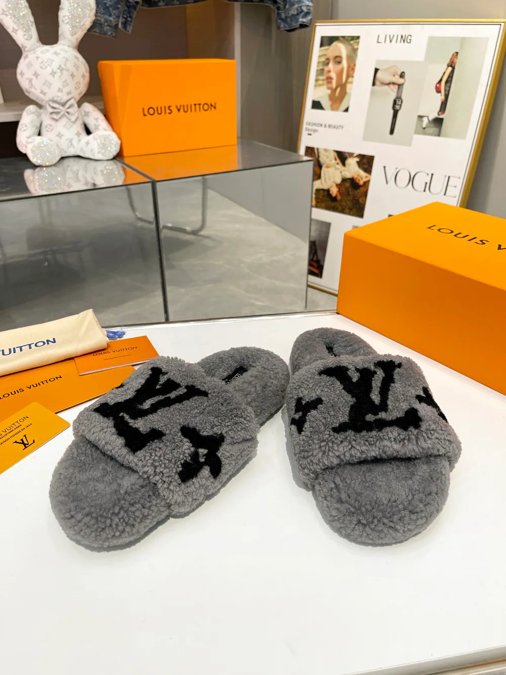 Тапочки Женские Louis Vuitton 18366824