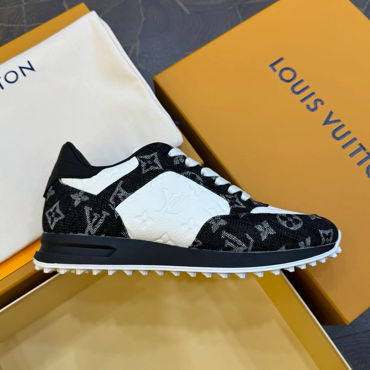 Кроссовки Женские Louis Vuitton 17429011