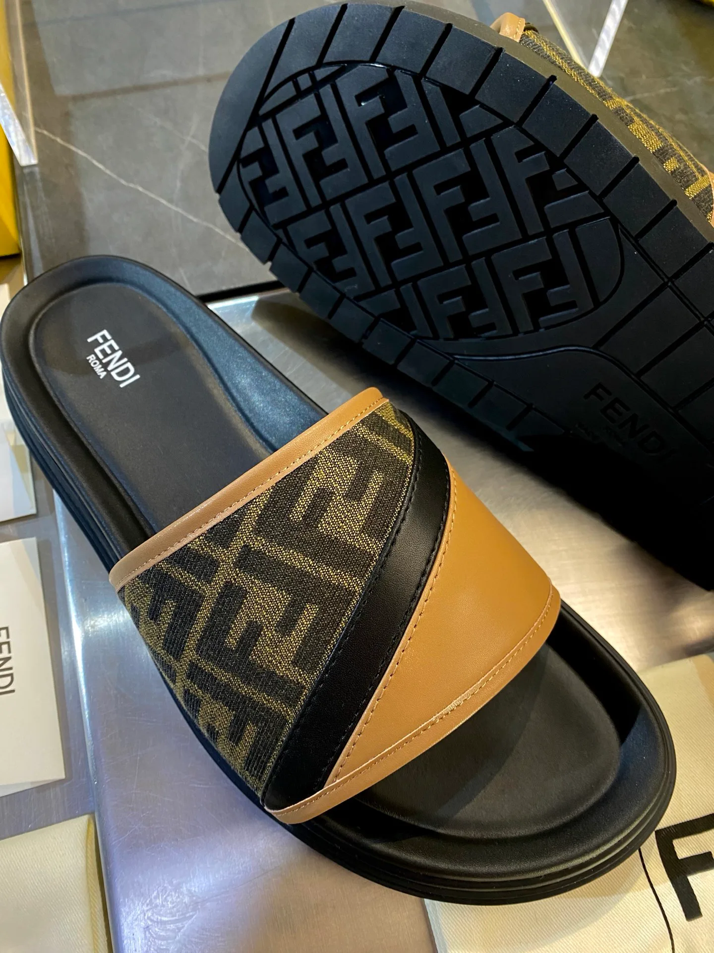 Шлепанцы Женские Fendi 12177