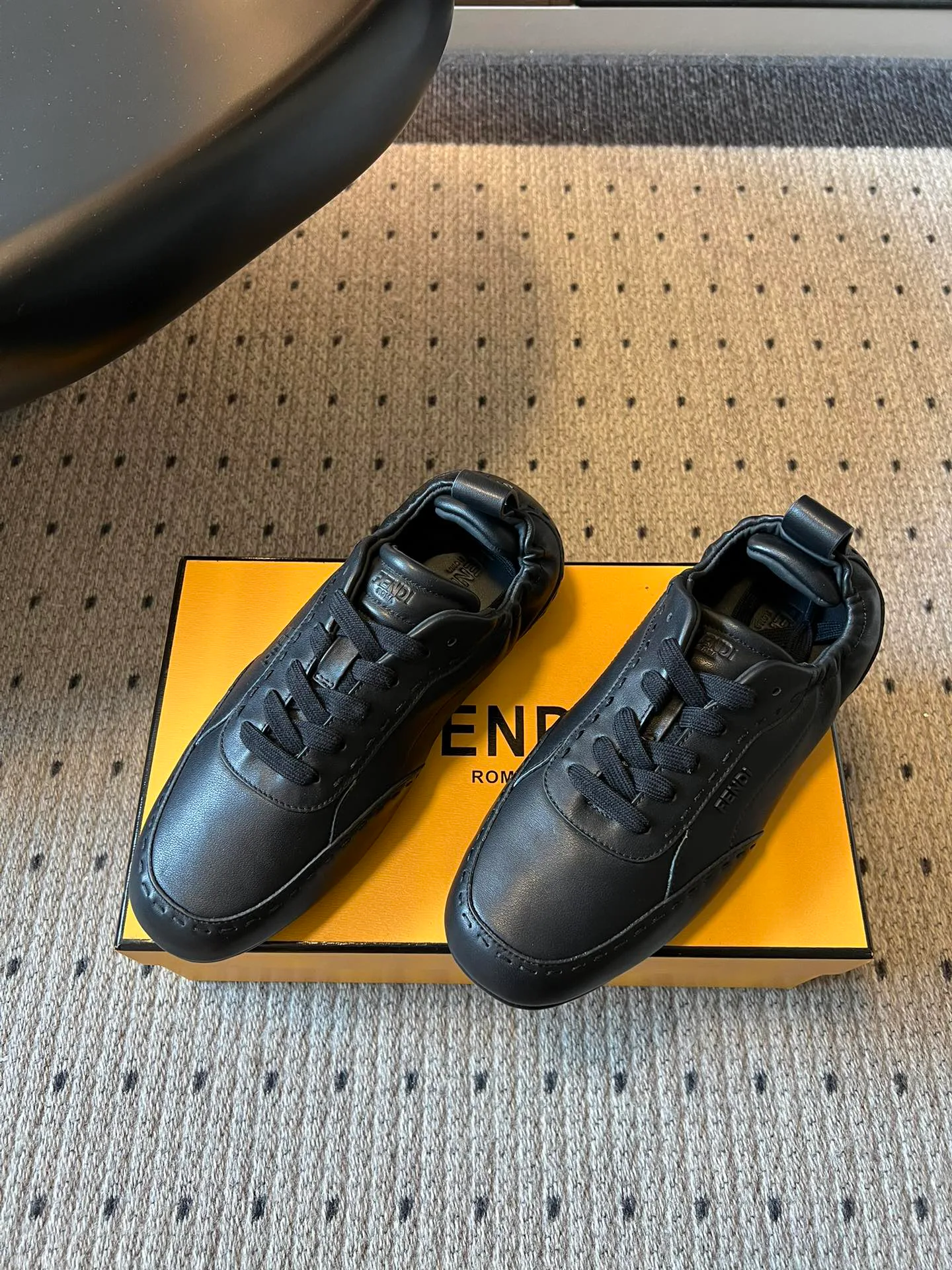 Кроссовки Женские Fendi 11669188
