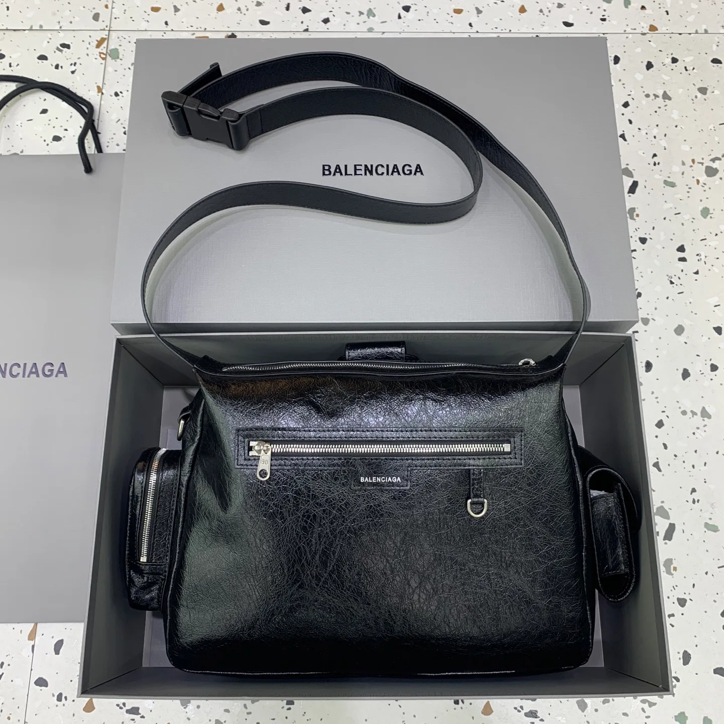 Сумки На Ремне Женские Balenciaga 11479380