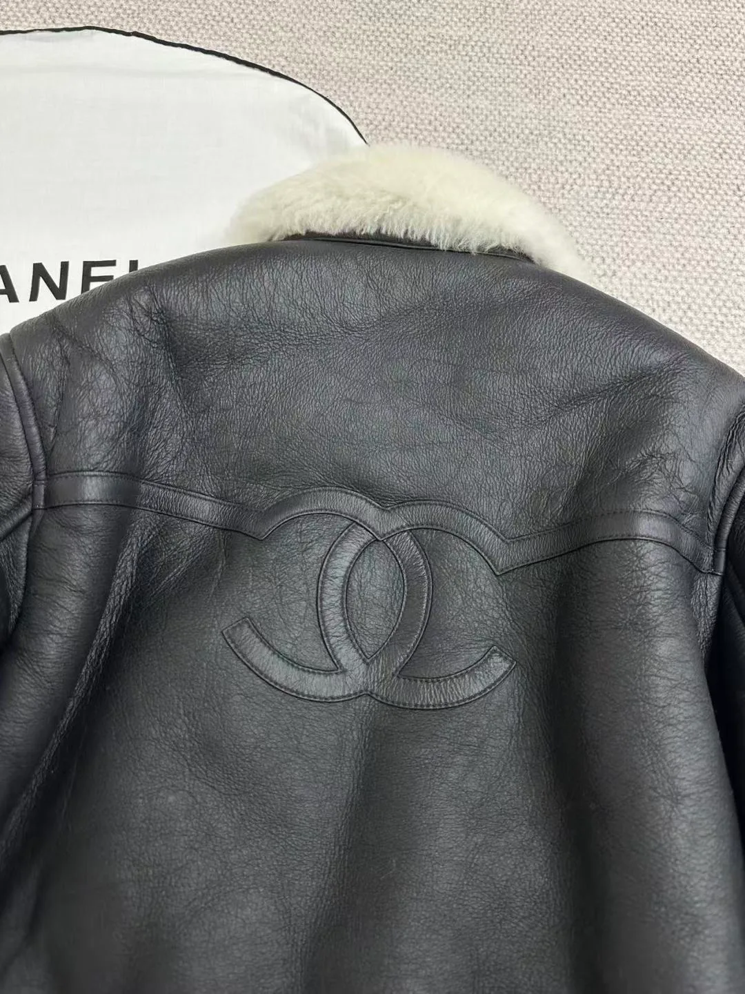 Кожаные Куртки И Дублёнки Женские Chanel 18363158