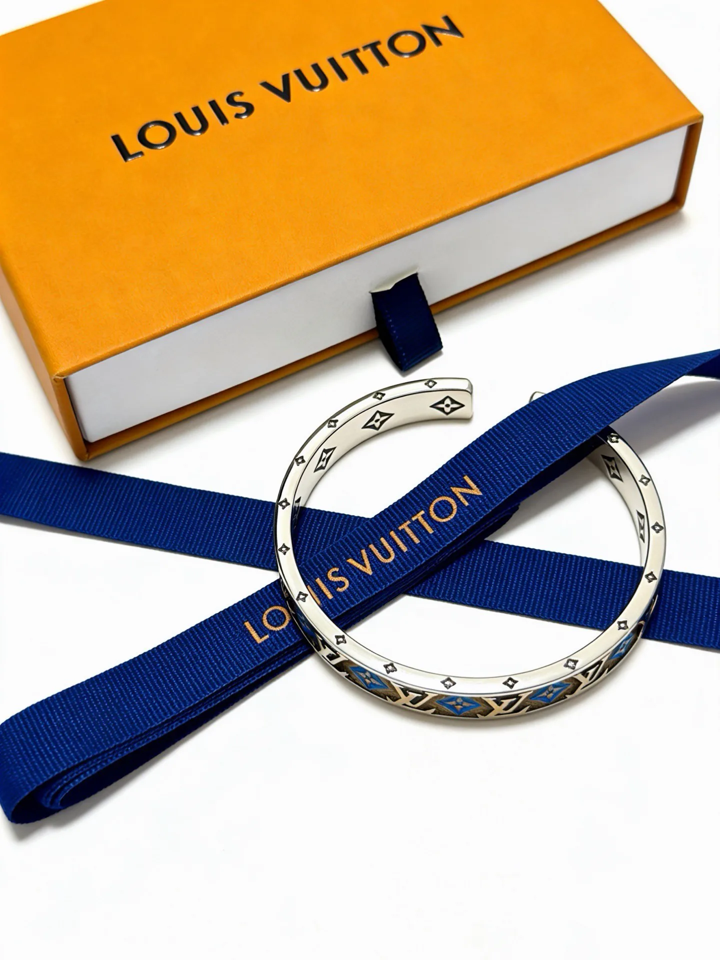 Бижутерия Louis Vuitton 17173409